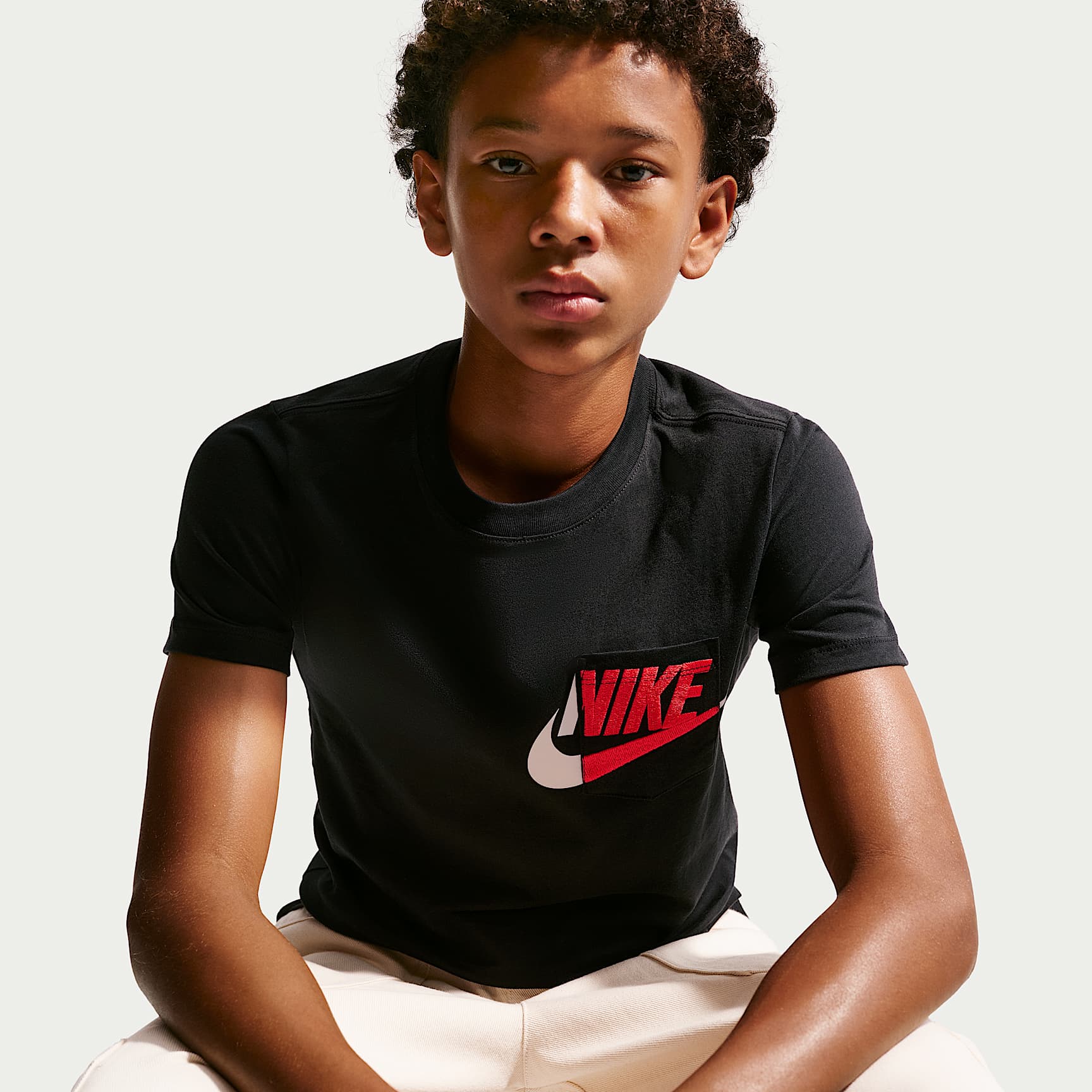 Nike Sportswear Older Kids' Pocket T-Shirt