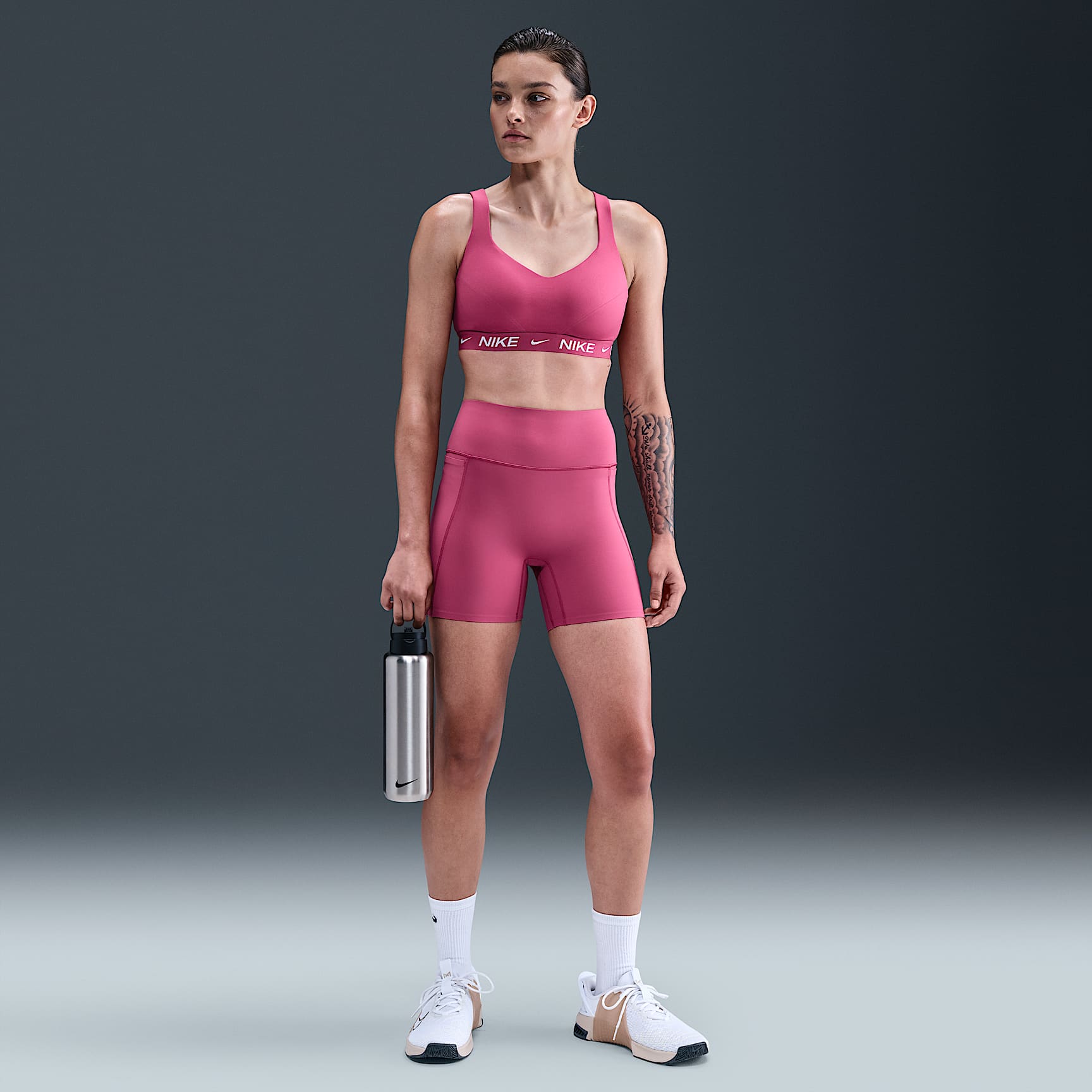 Shorts de ciclismo de tiro alto de 13 cm sin costura frontal para mujer Nike Universa