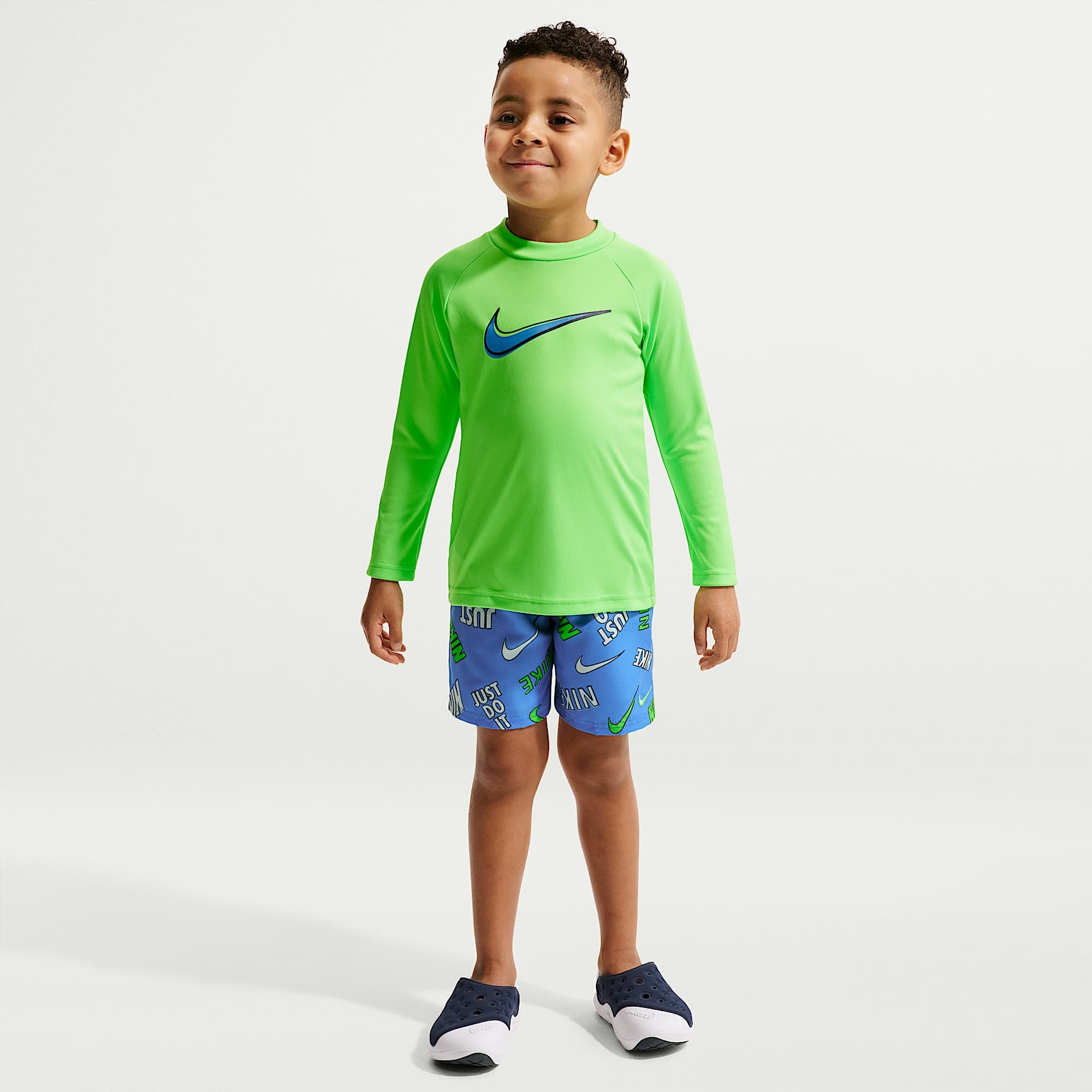 Shorts de playa o alberca con forro de ropa interior de 13 cm para niño talla pequeña Nike Swim Breaker Logo Tape