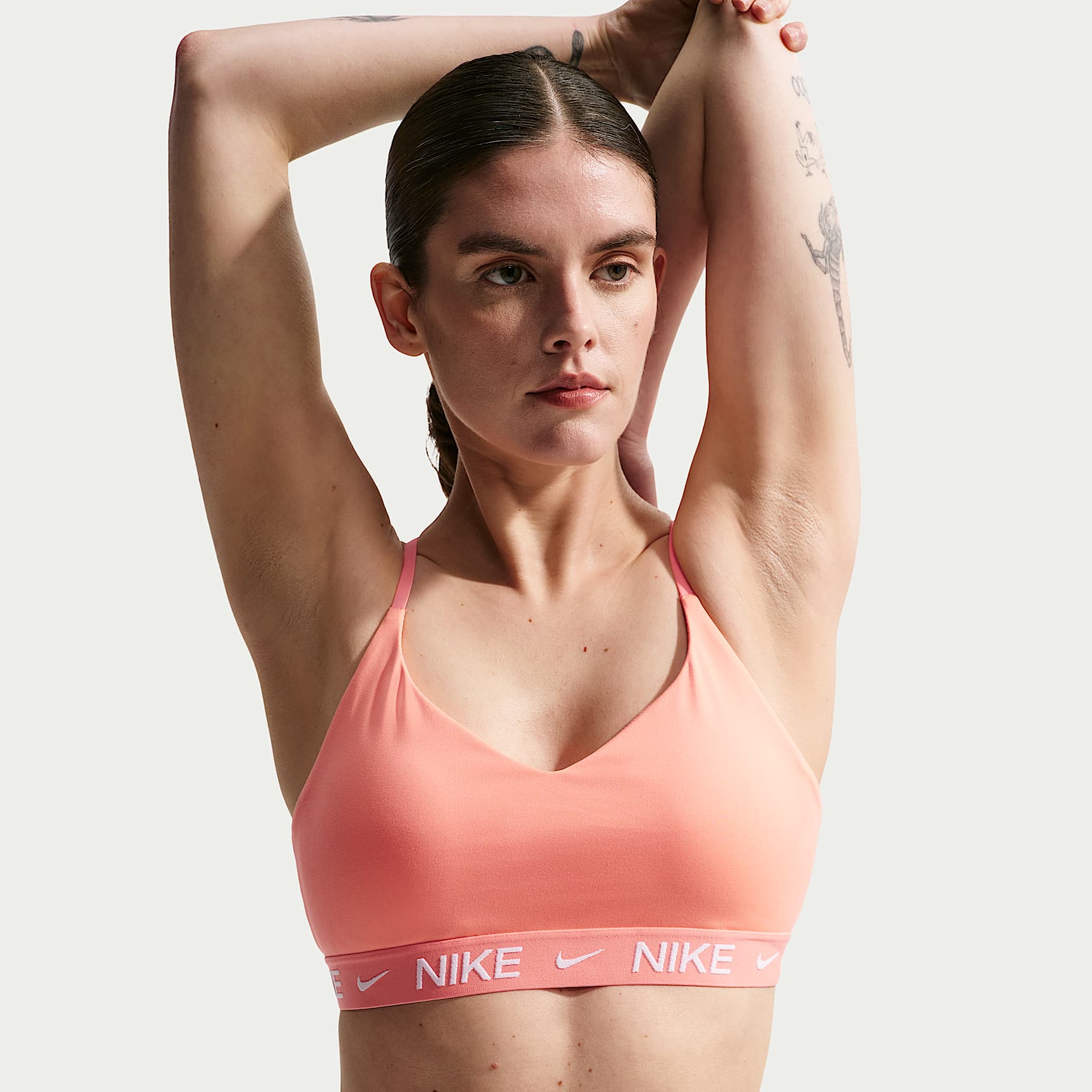 Bra deportivo ajustable con almohadillas para mujer Nike Indy Light Support
