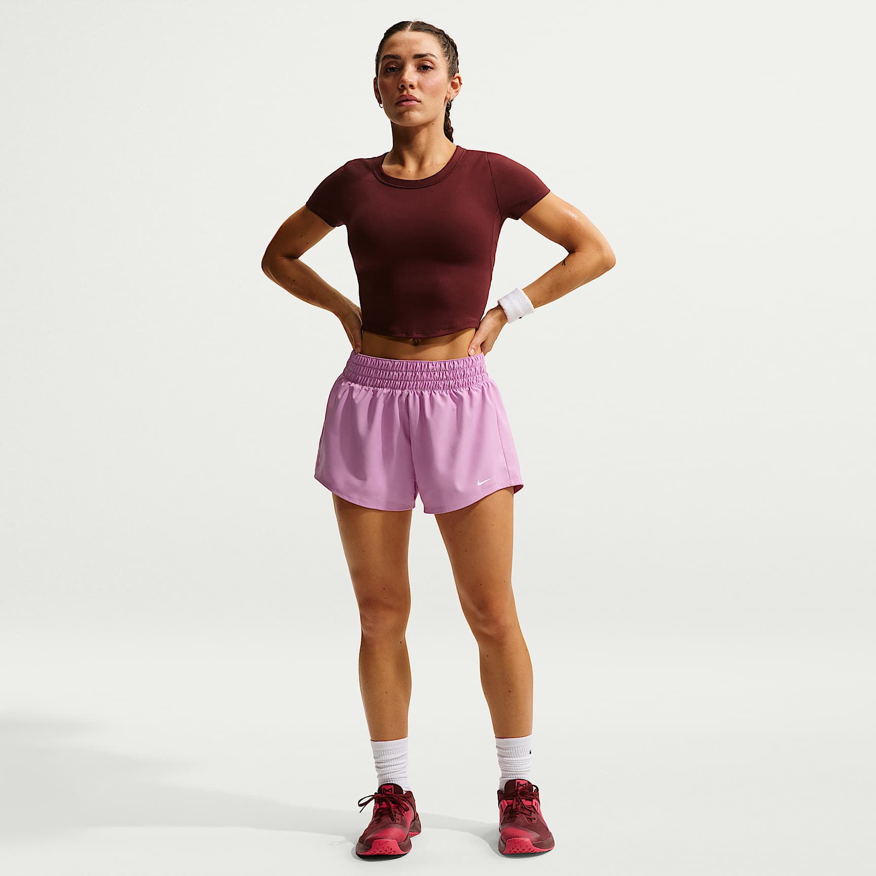 Short doublé à taille mi-basse 8 cm Dri-FIT Nike One pour femme