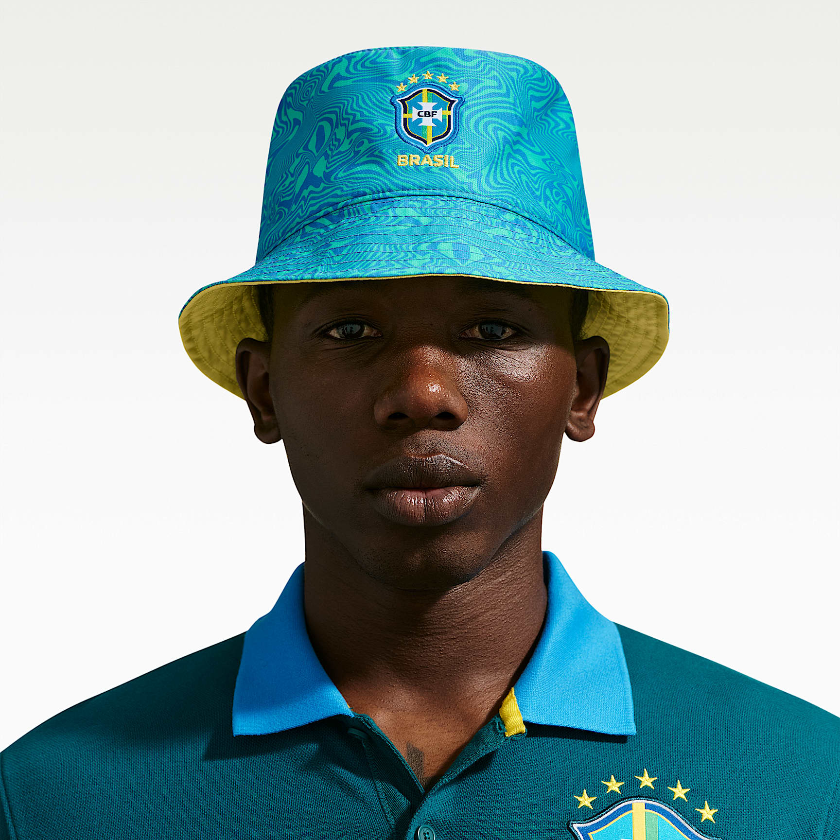 Gorro tipo pescador cuadrado de futbol Nike Brazil Apex