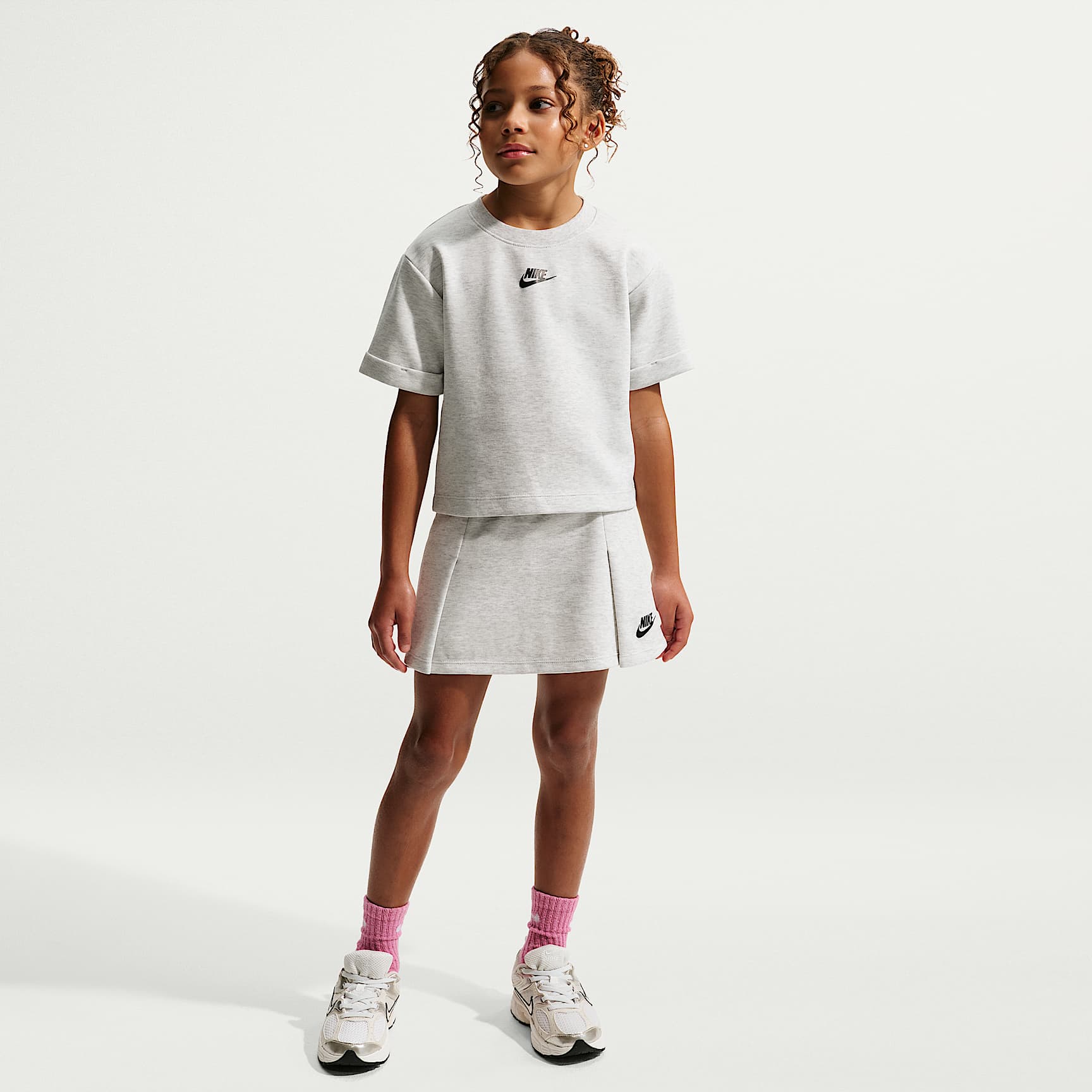 Conjunto de falda de dos piezas Tech Fleece para niños talla pequeña Nike