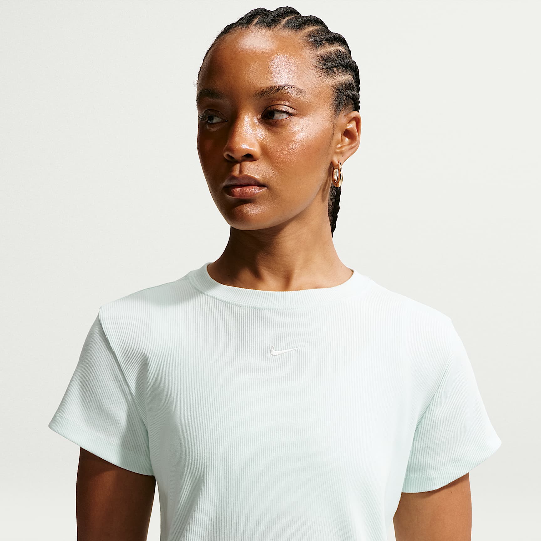 T-shirt à manches courtes côtelé et ajusté Nike Sportswear pour femme
