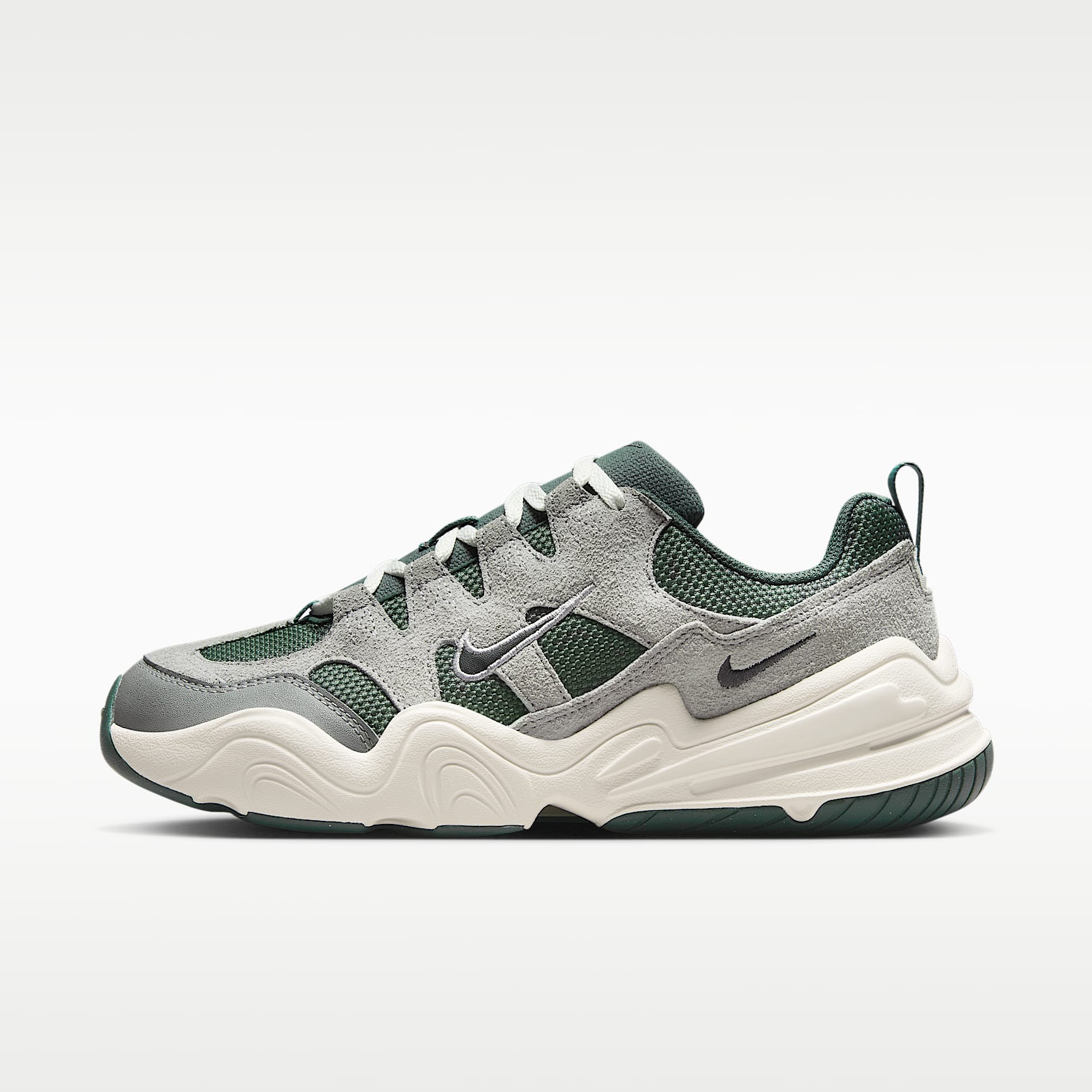 ナイキ テック ヘラ ウィメンズシューズ