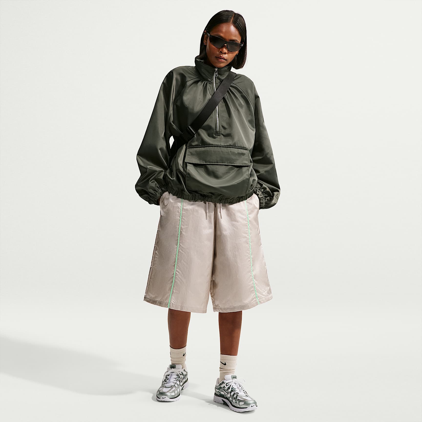 Nike Sportswear Women's Loose Mid-Rise Woven Shorts