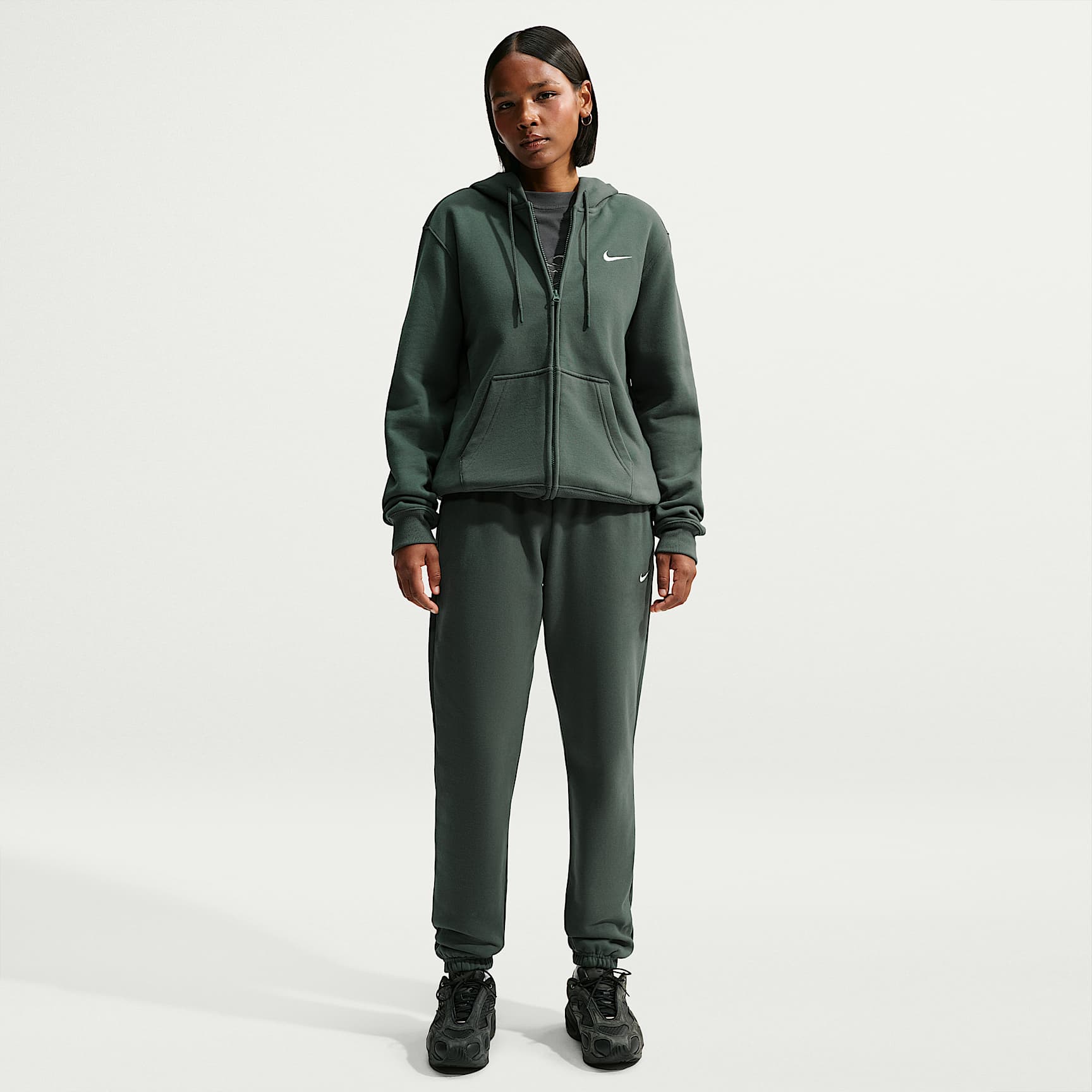Nike Studio Fleece mellomtykk bukse med middels høy midje og mansjetter til dame
