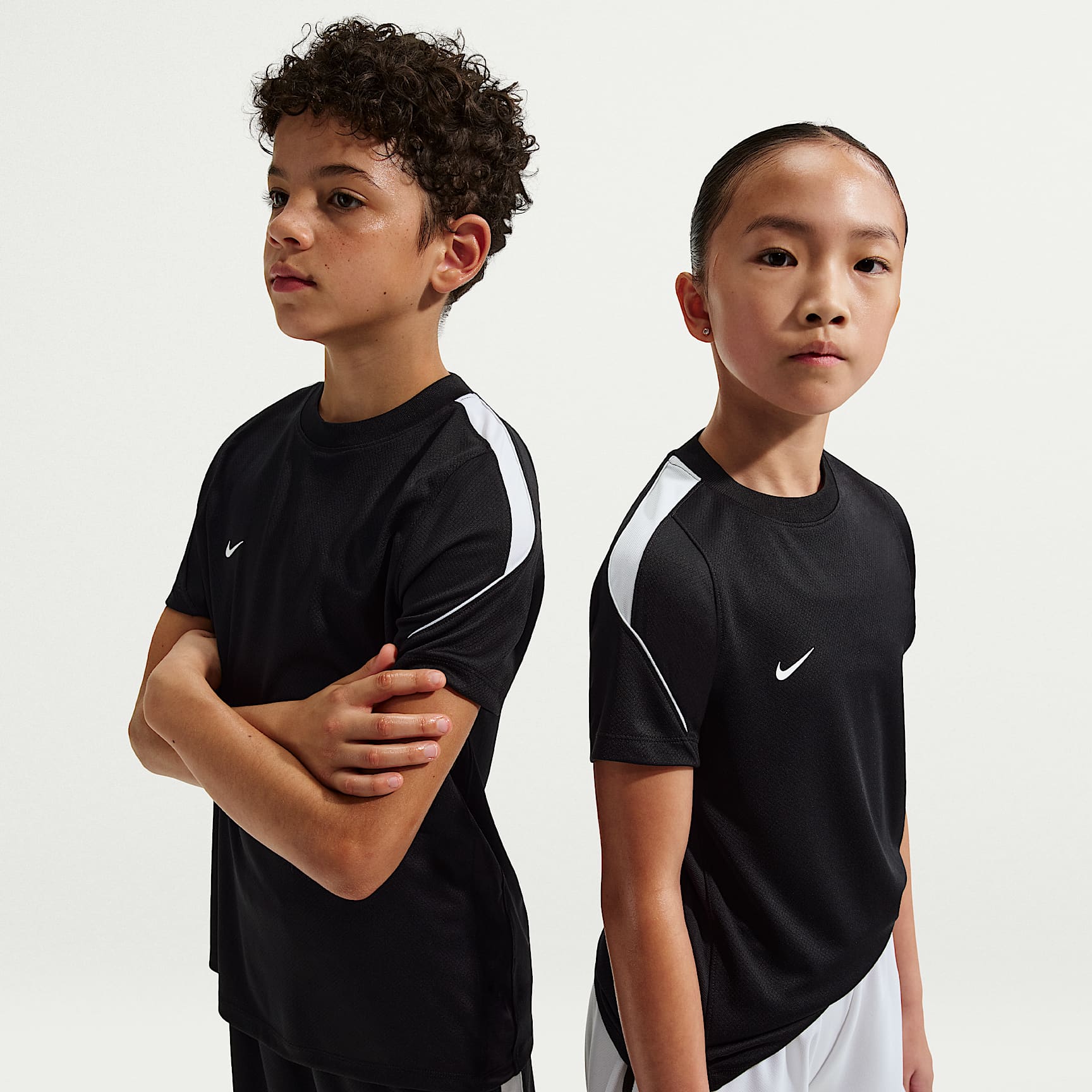 Ποδοσφαιρική κοντομάνικη μπλούζα Nike Dri-FIT Strike για μεγάλα παιδιά