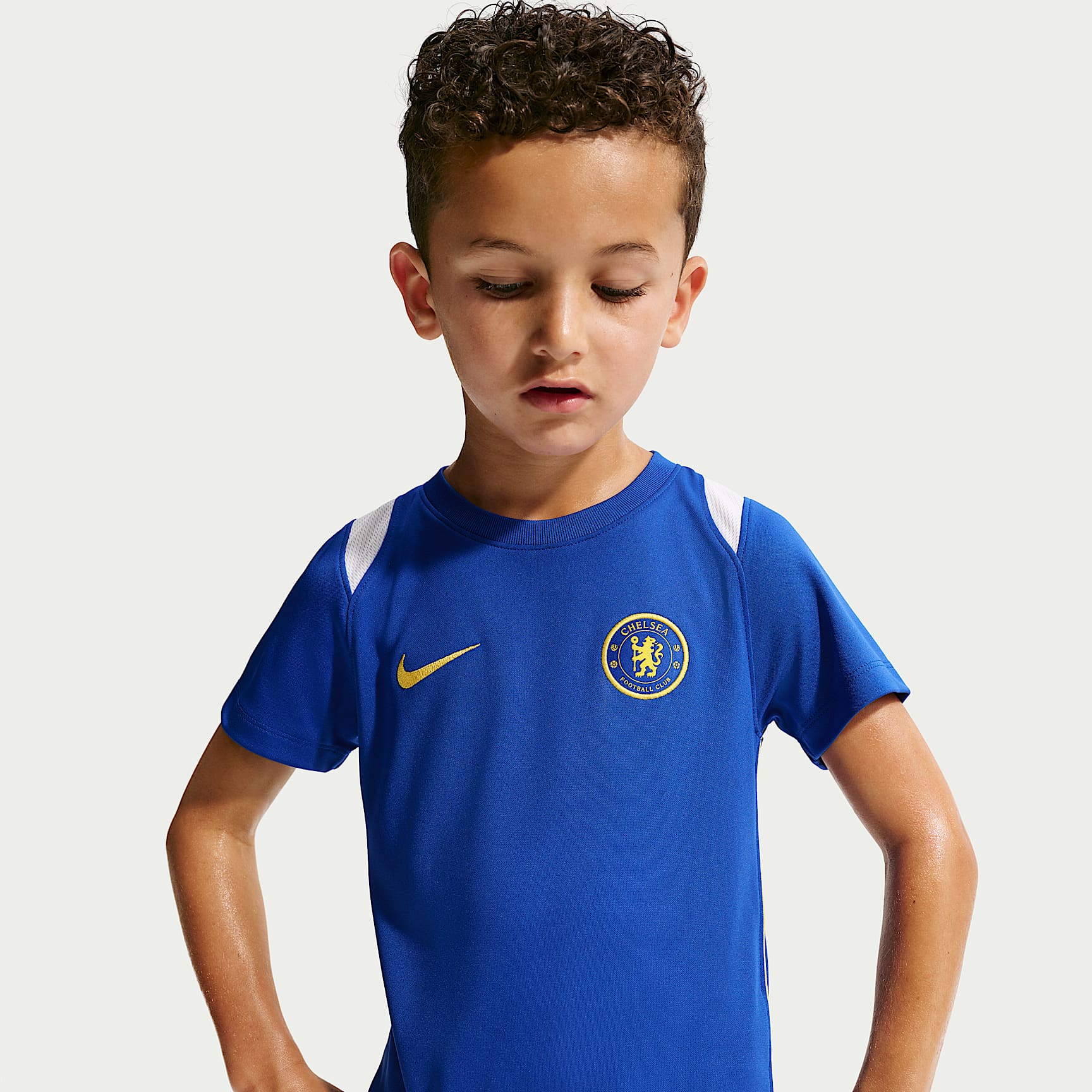 Chelsea F.C. Academy Pro Younger Kids' Nike Dri-FIT Football Short-Sleeve Top