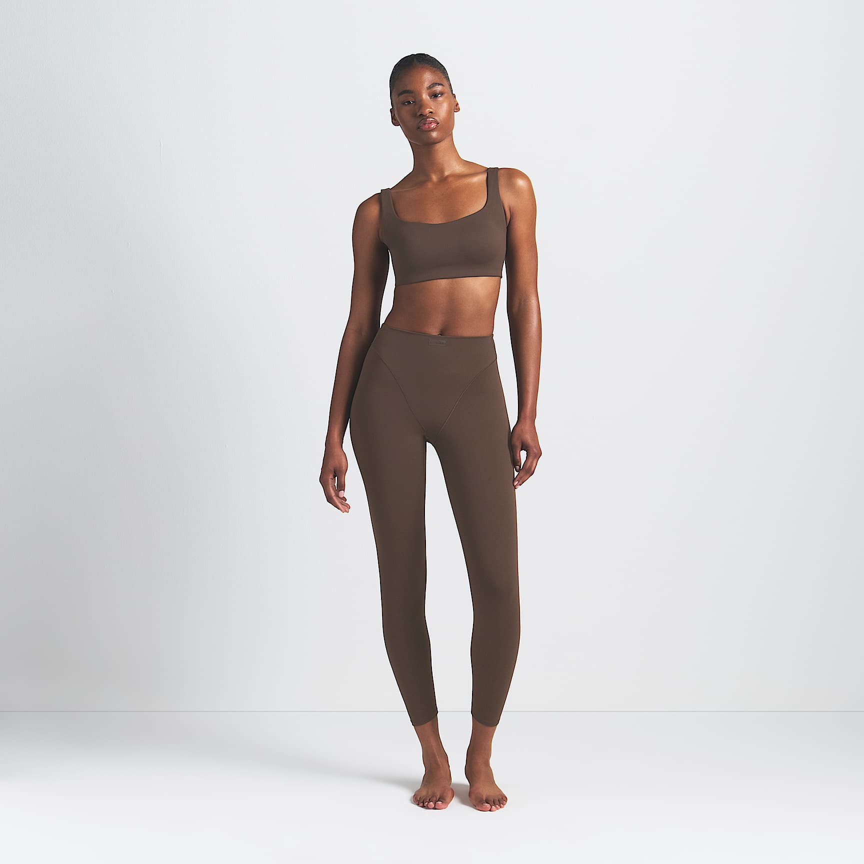 NikeSKIMS Matte Women's High-Waisted V-Line 26" Leggings