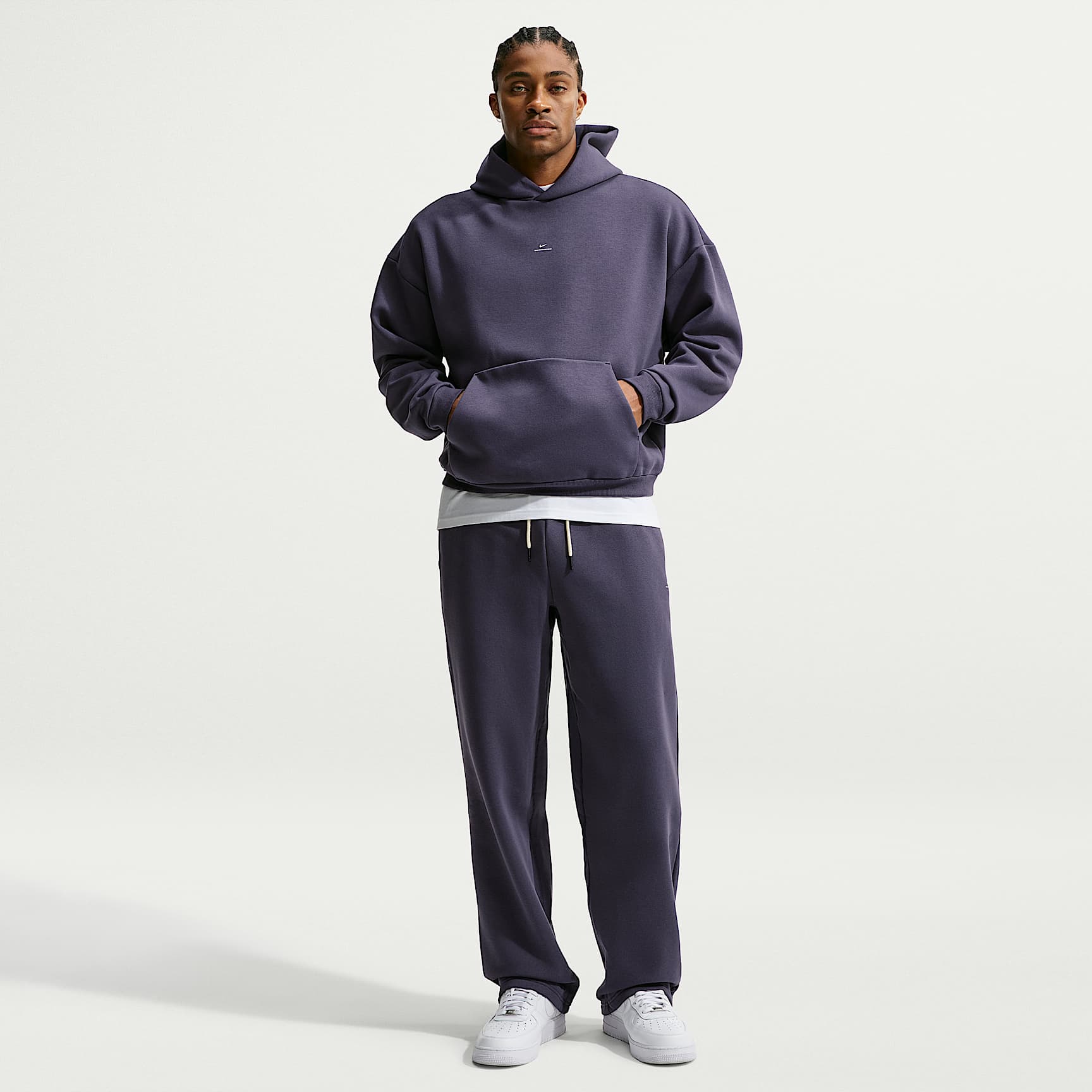 Pants de básquetbol Therma-FIT cepillados con dobladillo abierto para hombre Nike Standard Issue