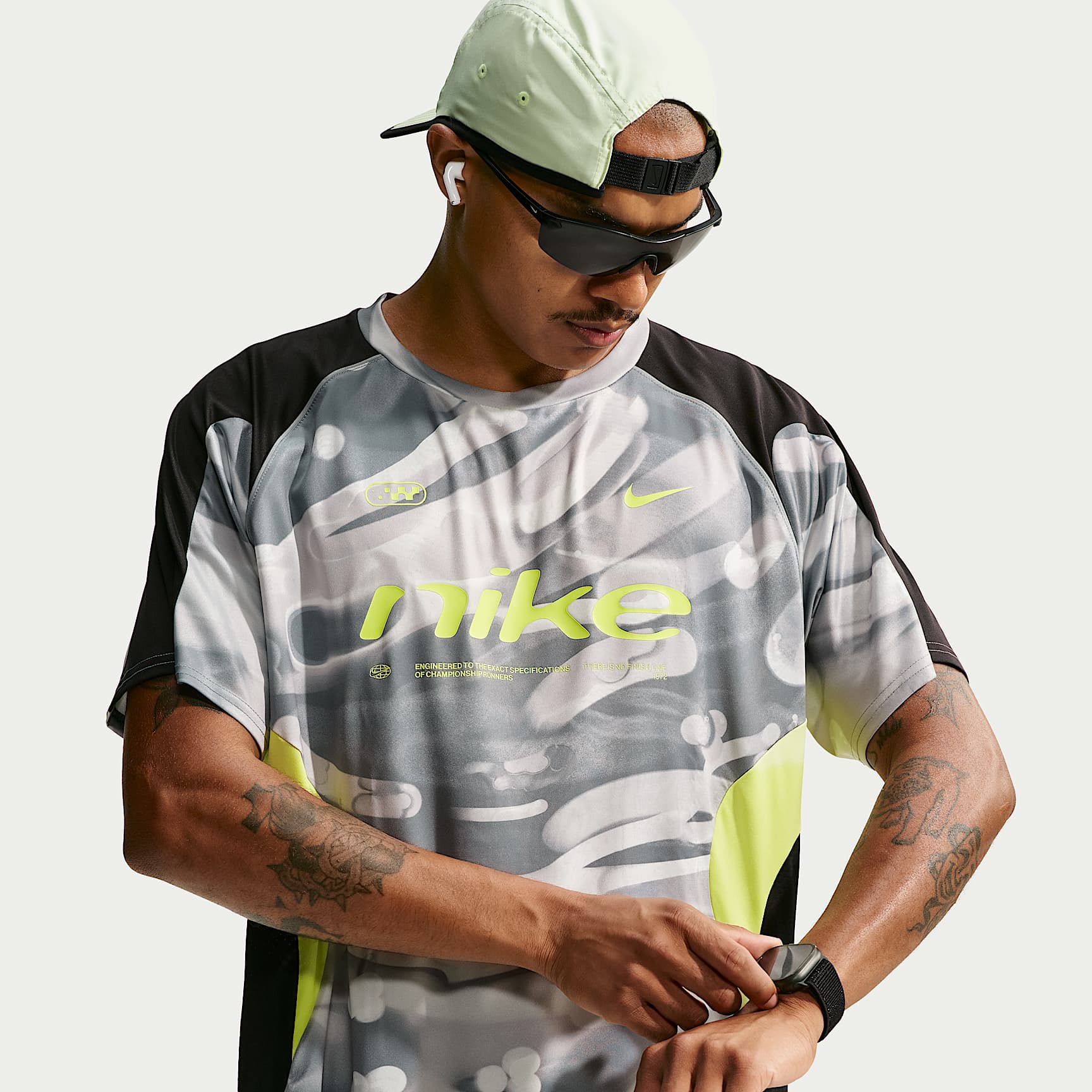 Maglia da running stampata a manica corta Dri-FIT Nike – Uomo