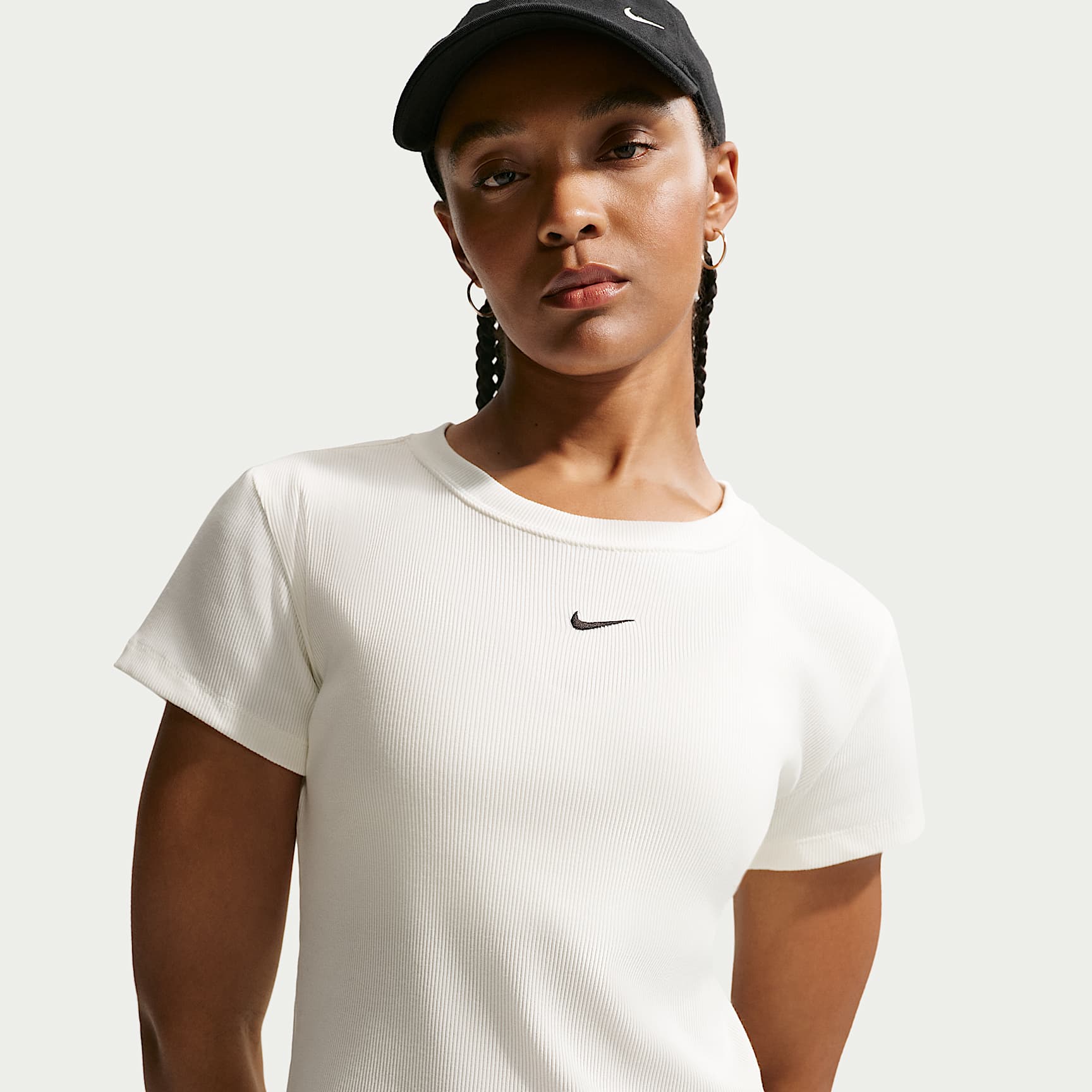 Playera de manga corta de tela de canalé ajustada para mujer Nike Sportswear