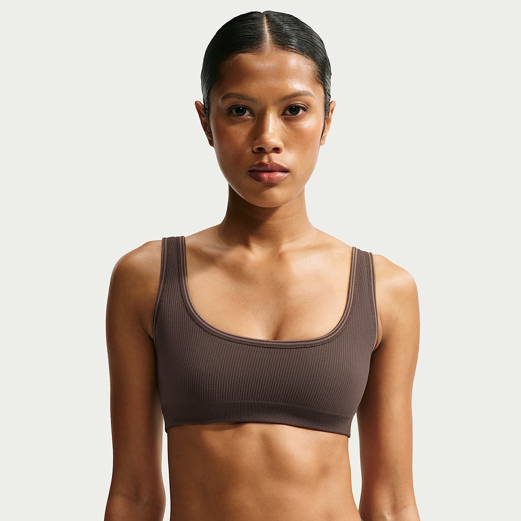 NikeSKIMS Sport-BH mit nahtlosem Rippmaterial und Mikro-U-Ausschnitt