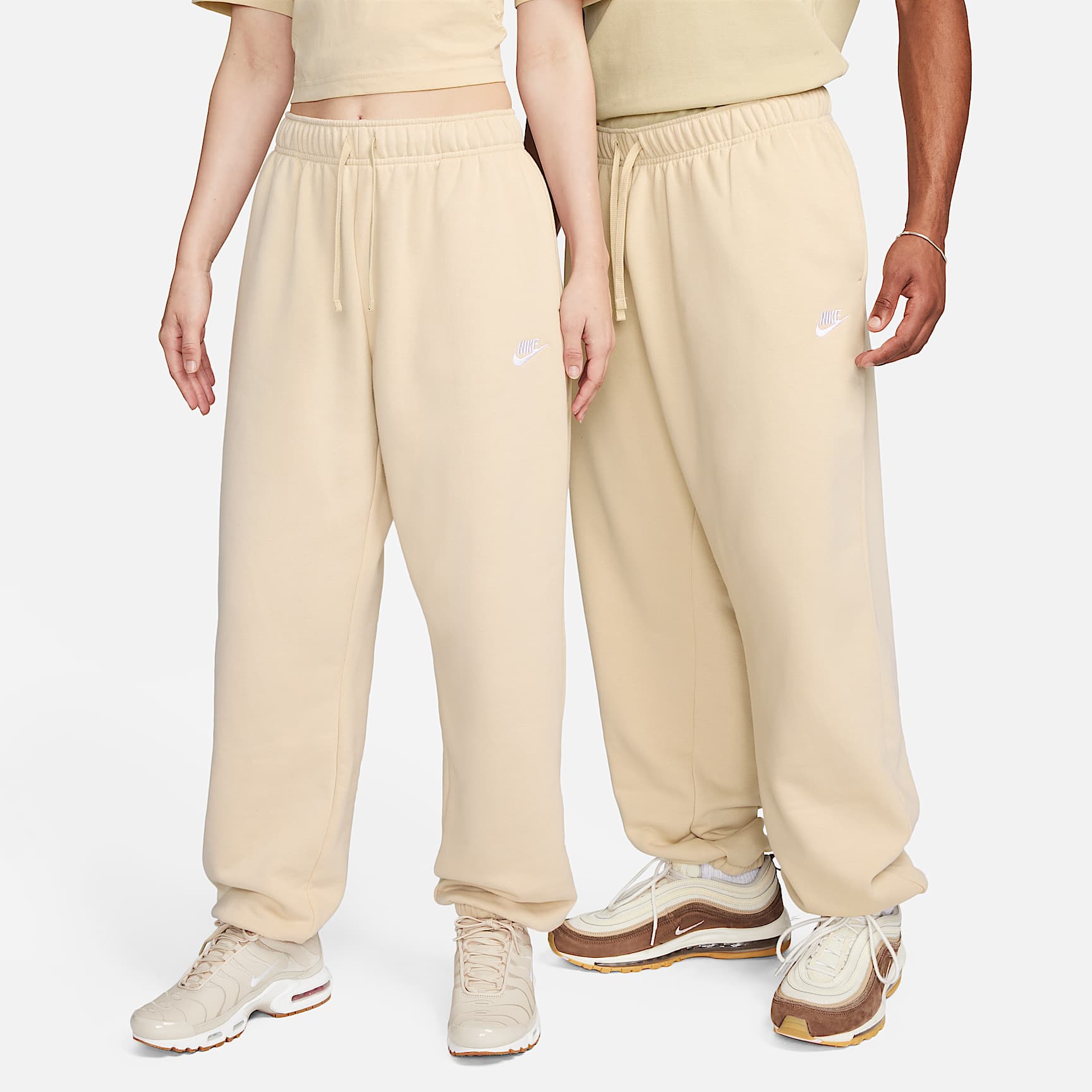 Nike Sportswear Club Fleece Women's Mid-Rise Oversized Sweatpants