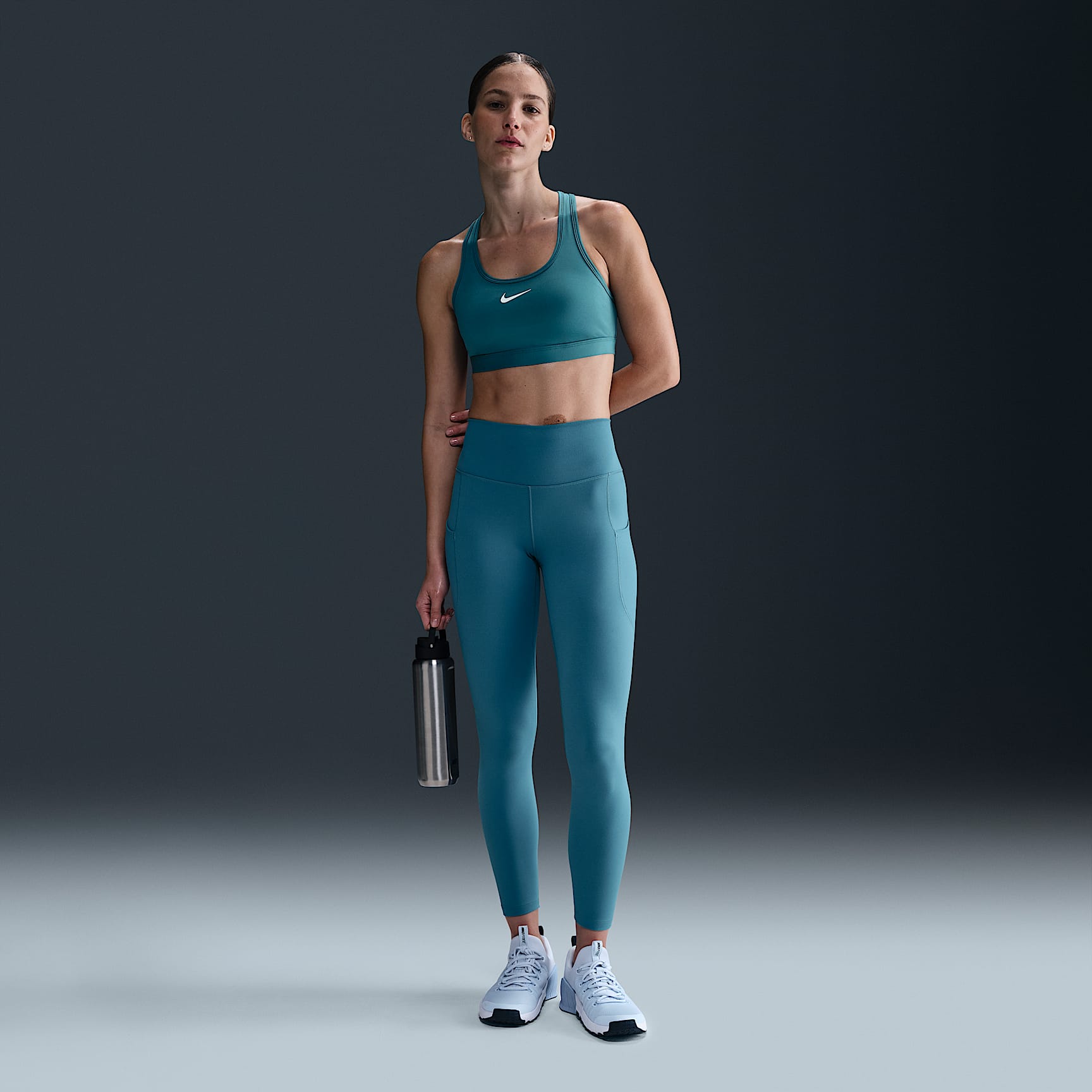Leggings tiro alto de 7/8 con bolsillos para mujer Nike One