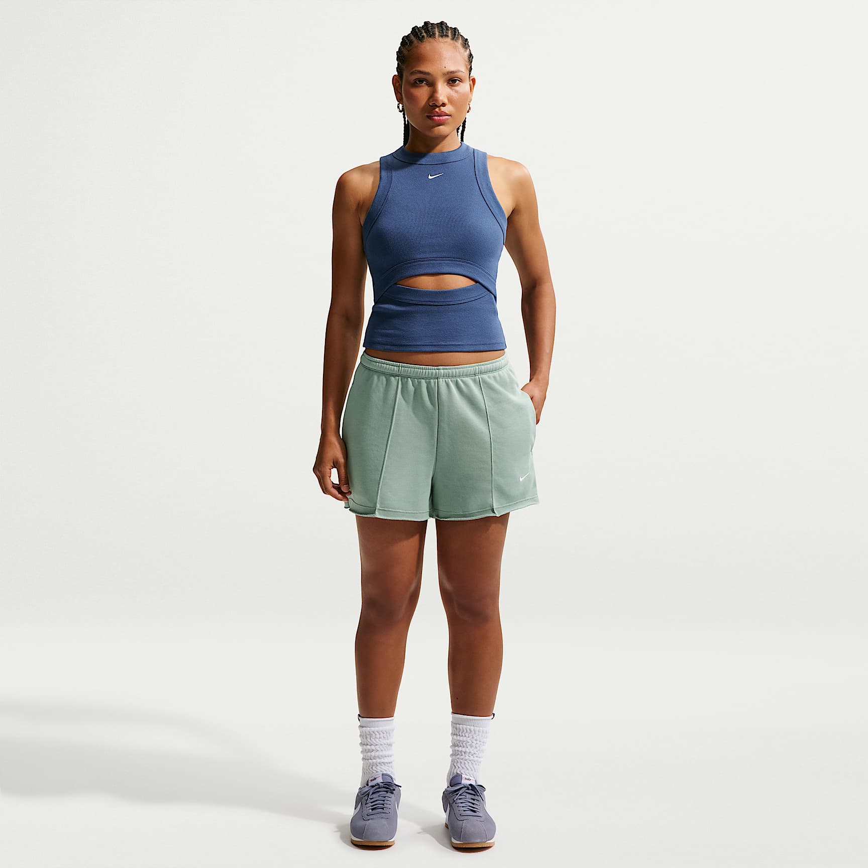 Shorts de French Terry de tiro medio para mujer Nike Sportswear Chill Terry
