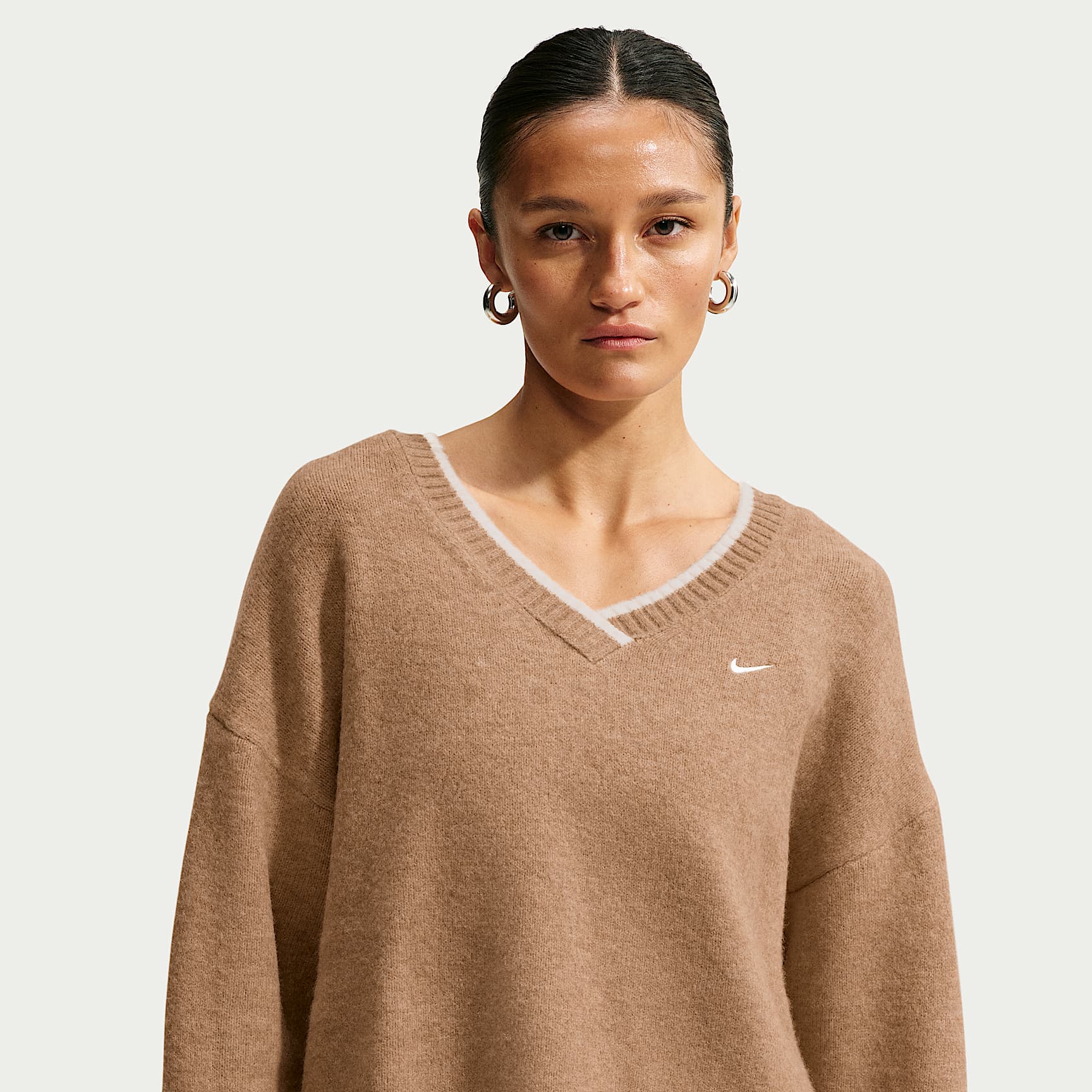 Maglia ampia con scollo a V Nike Sportswear Chill Knit – Donna