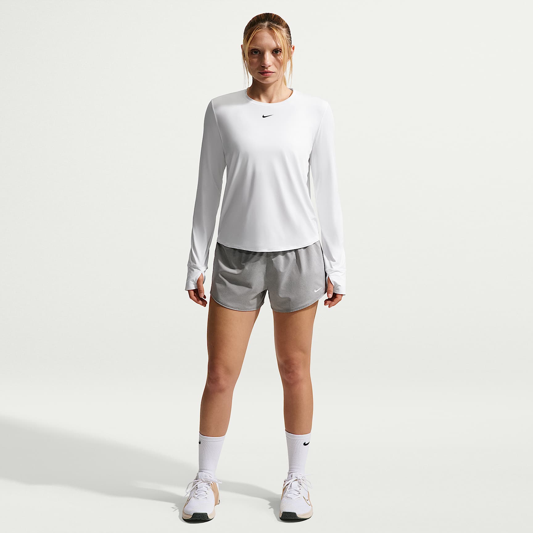 Shorts con forro de ropa interior Dri-FIT de tiro medio de 8 cm para mujer Nike One