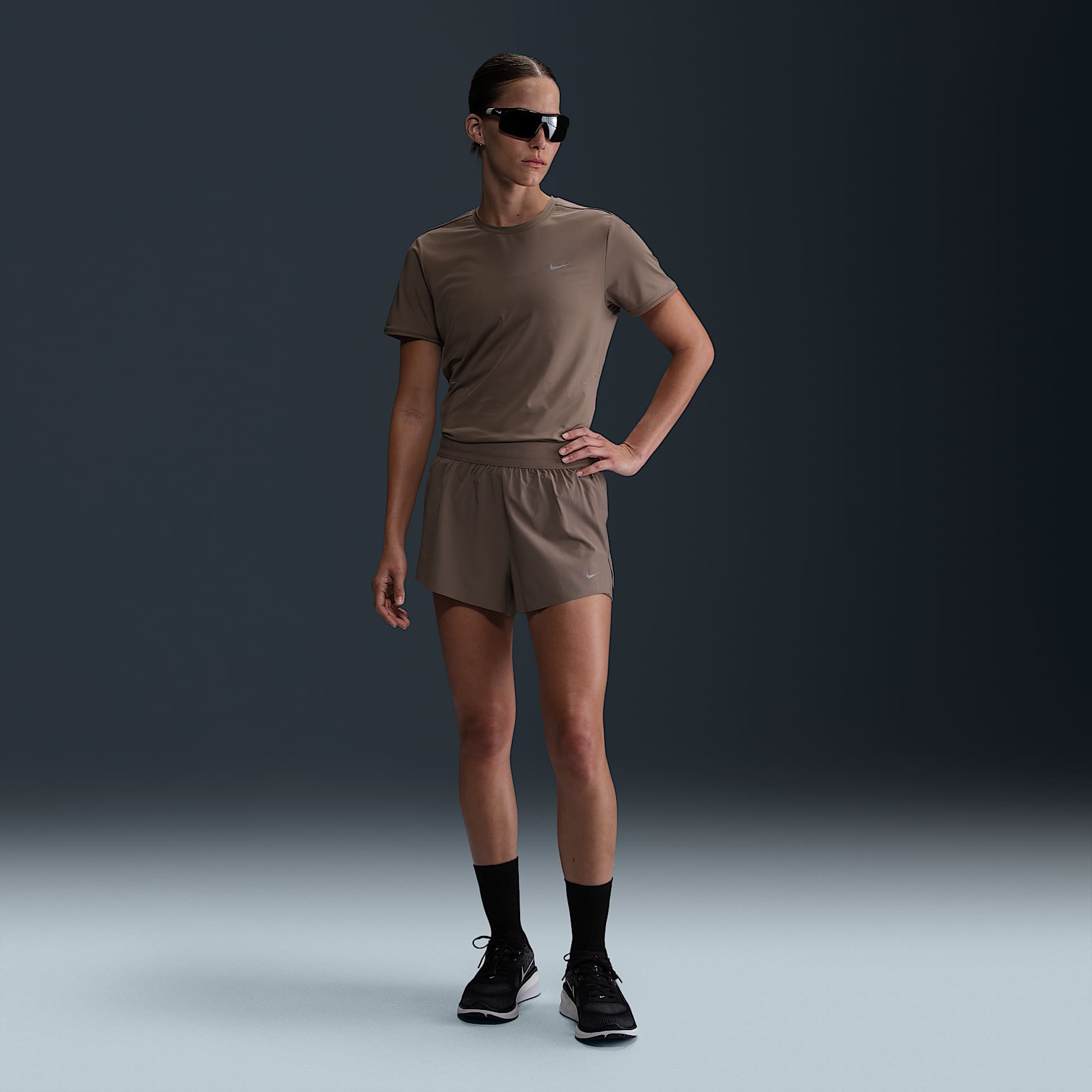 Shorts de correr Dri-FIT de tiro medio 2 en 1 para mujer Nike Swift