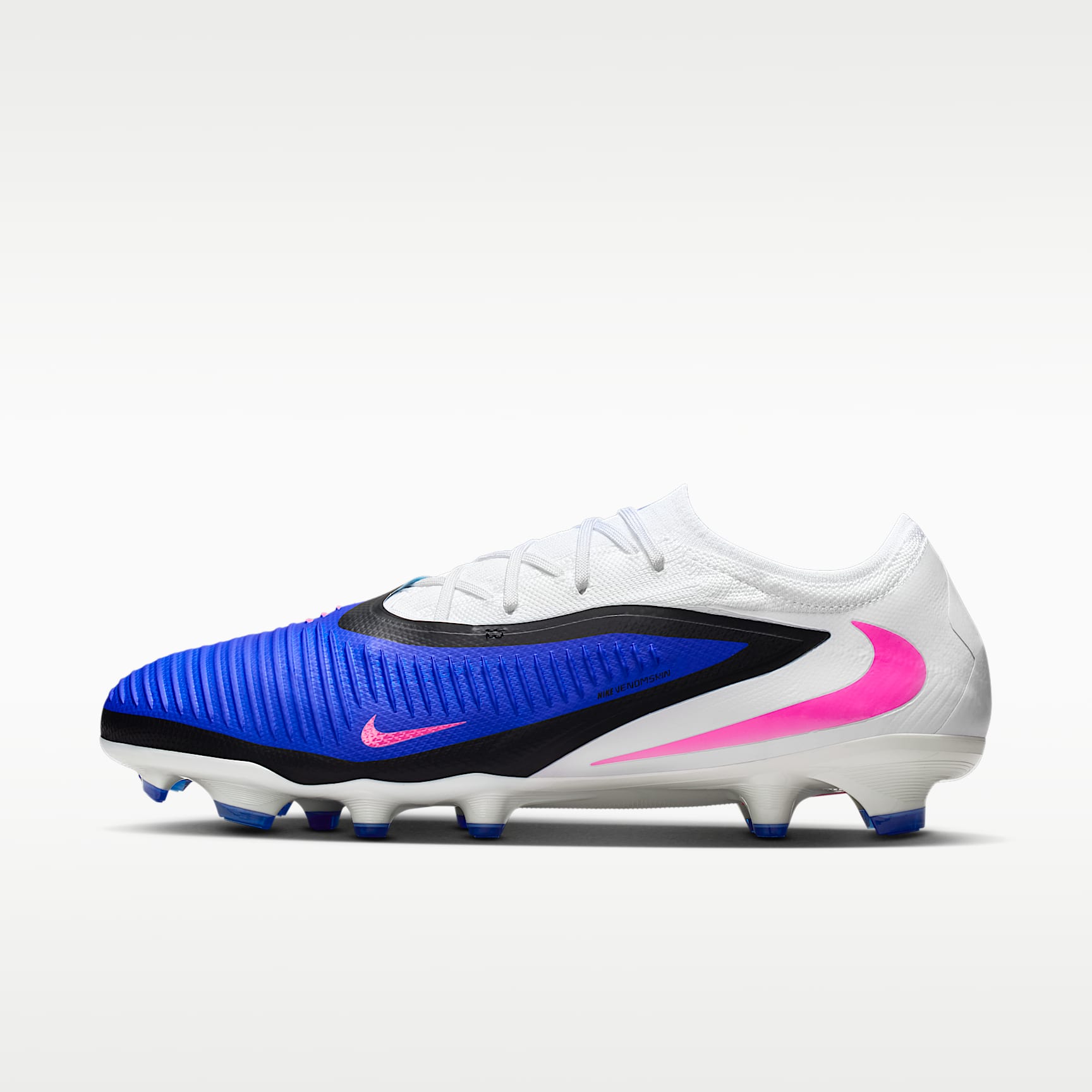 Tacos de fútbol para terreno firme Nike Phantom 6 Low Pro