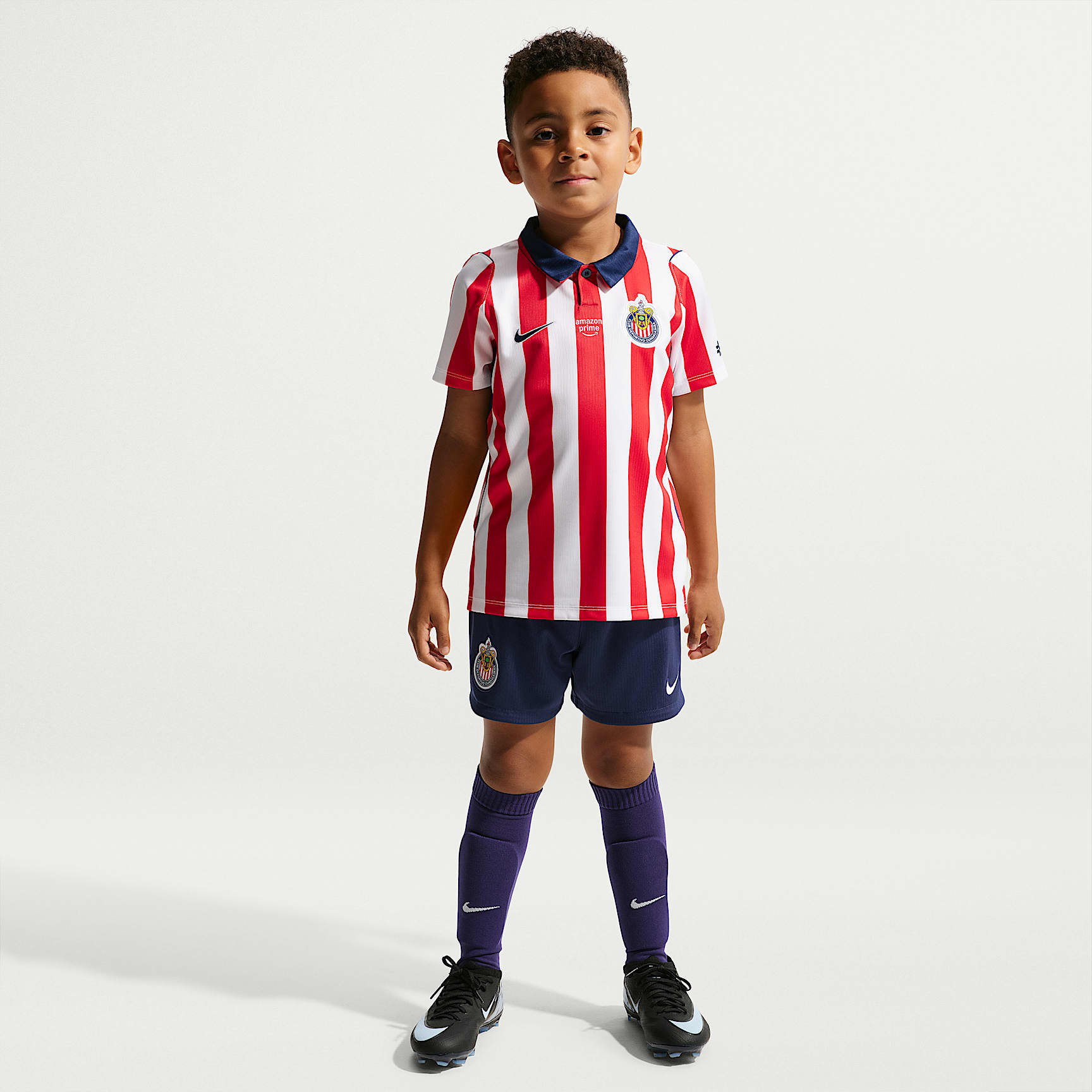 Conjunto de 3 piezas de futbol Nike Replica para niños talla pequeña C.D. Guadalajara local Stadium 2026/27