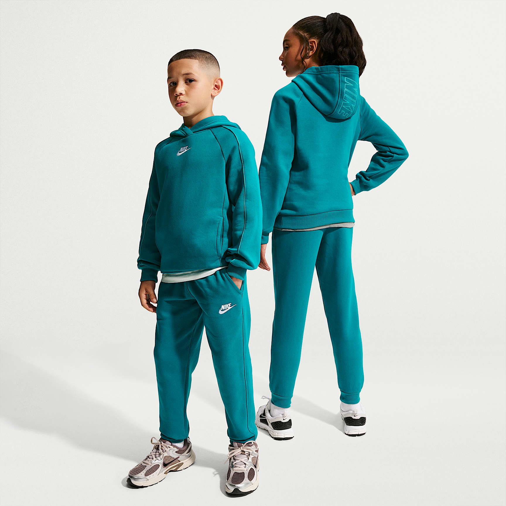 Tracksuit Nike Sportswear Club Fleece med huva för ungdom