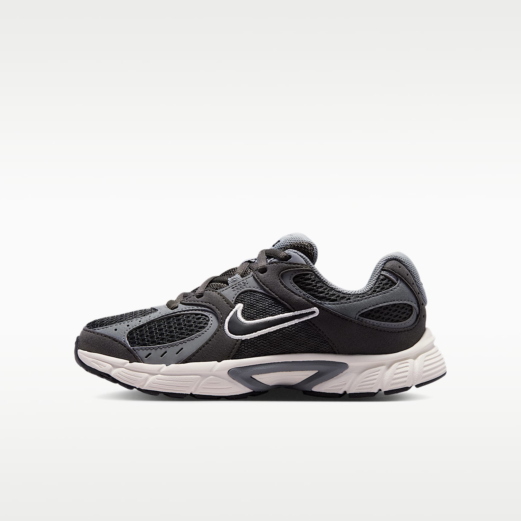 Nike V5 Runner Suede Older Kids' Shoes