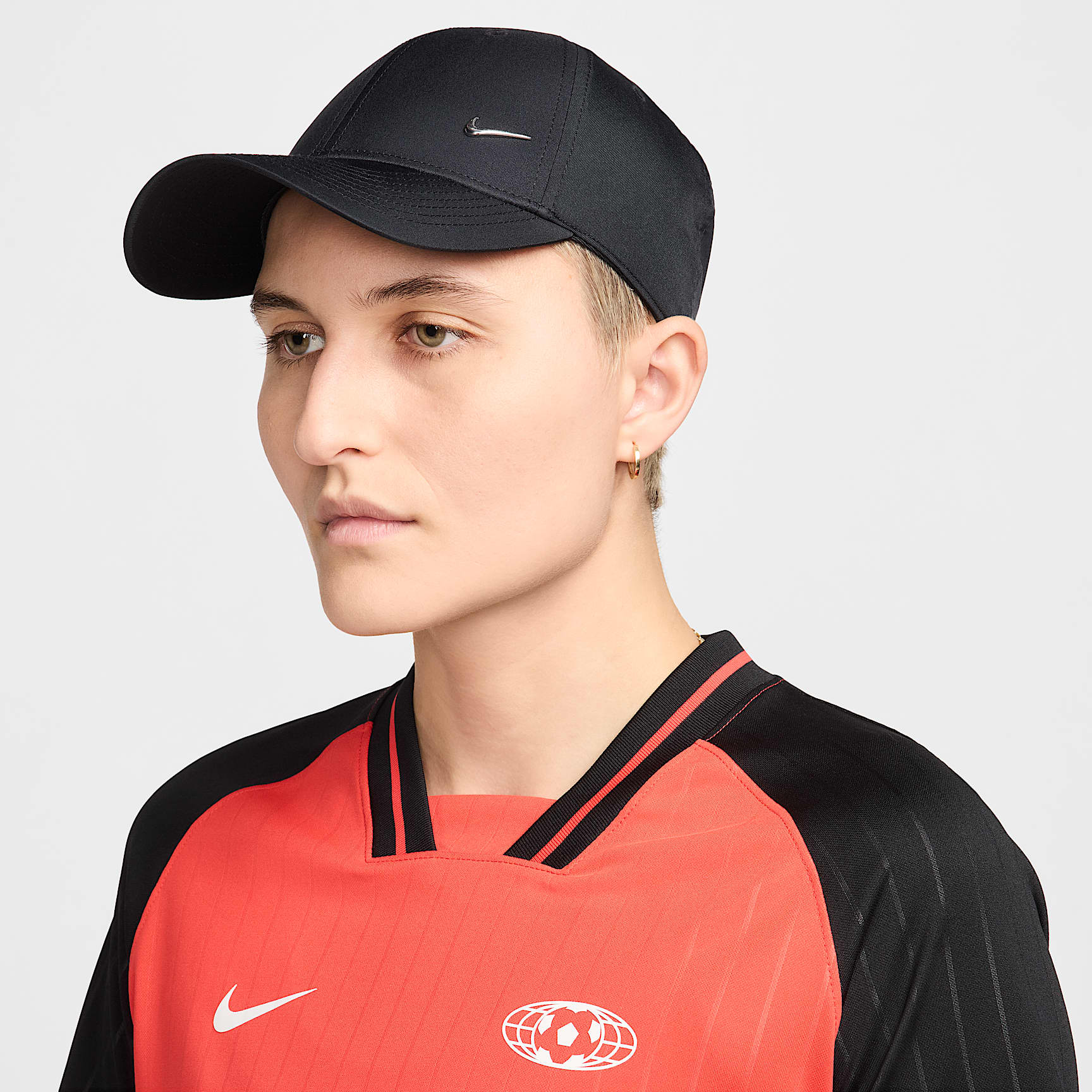 Nike Club Structured Metal Swoosh Cap