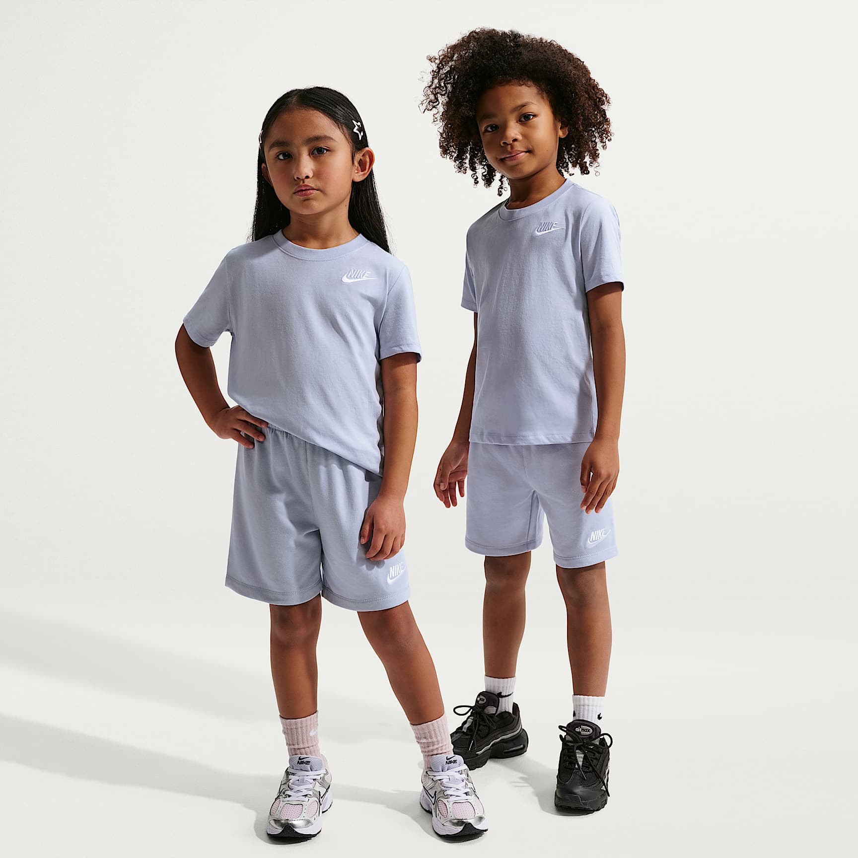 Conjunto de dos piezas con shorts de tejido Knit para niños talla pequeña Nike