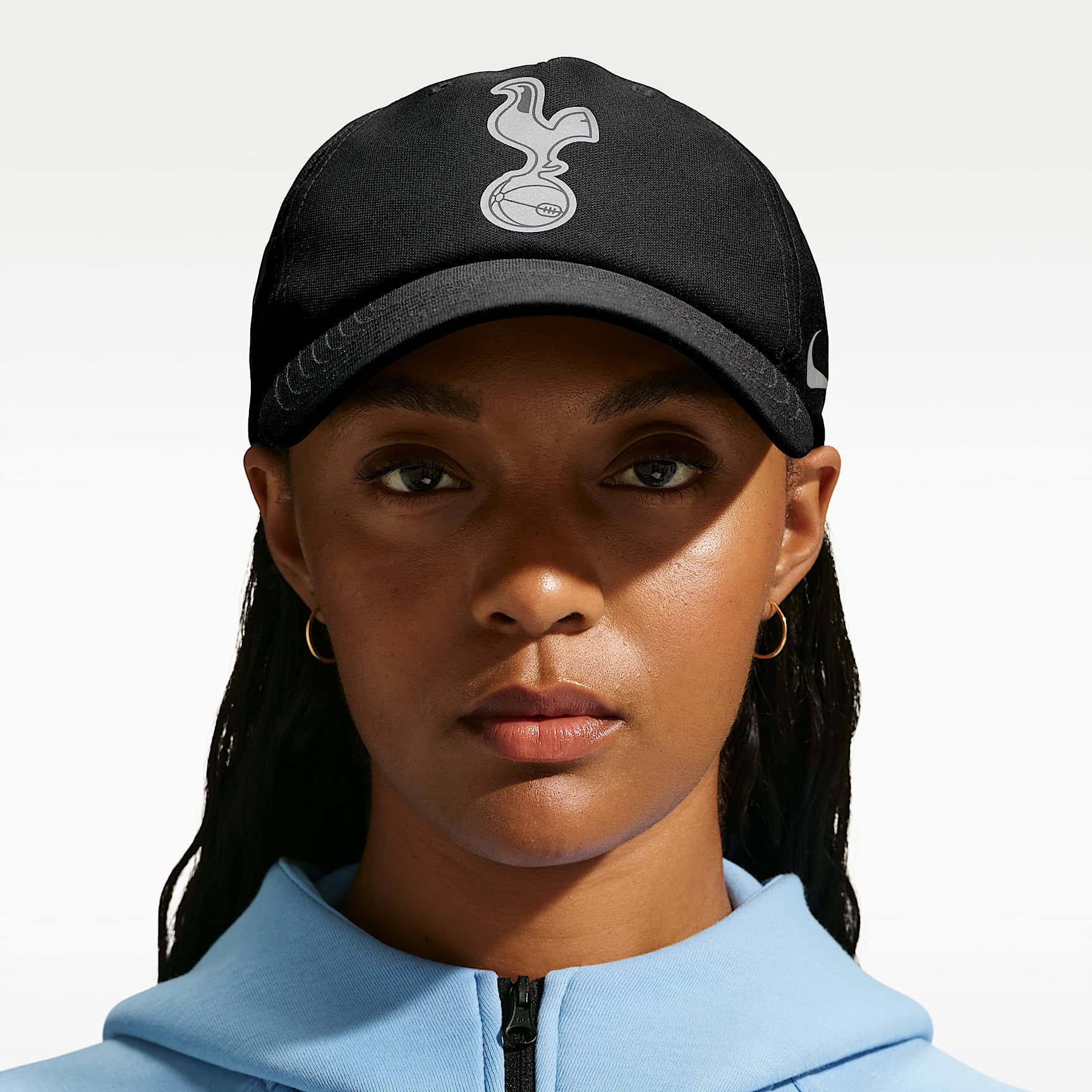 Tottenham Hotspur 2026/27 Club-kasket i polyester 5P Winter Chrome Pack Nike Club-kasket i polyester 5P Winter Chrome Pack
