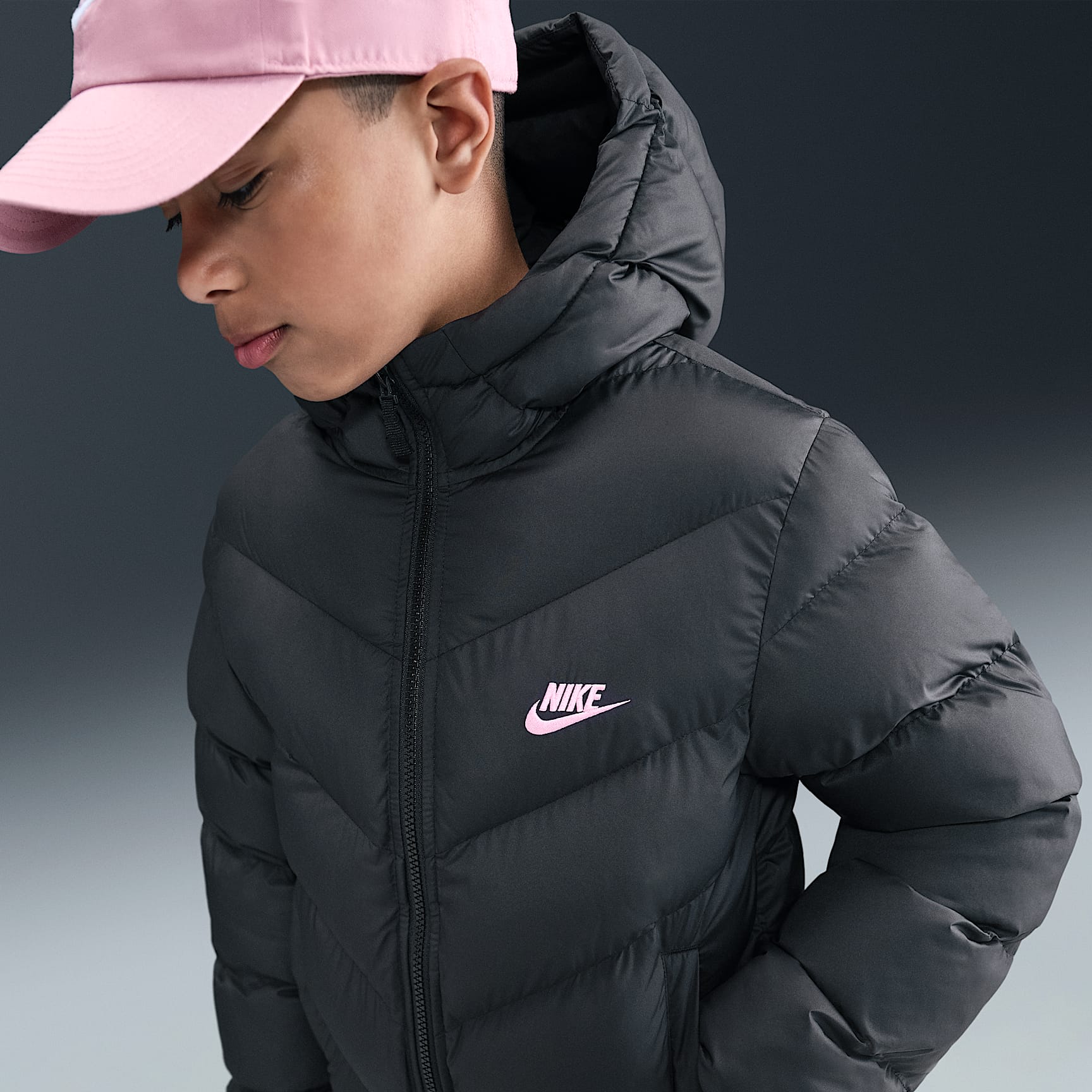 Pufferjacka Nike Sportswear All Day Play Therma-FIT med ledig passform för ungdom