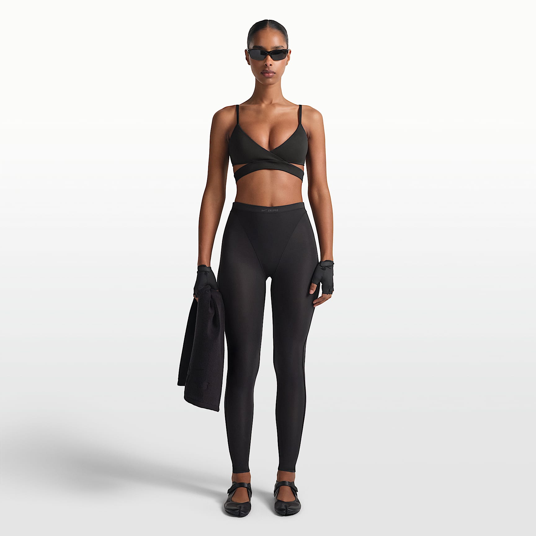Leggings de tiro alto con panel en V para mujer NikeSKIMS Weightless Layers