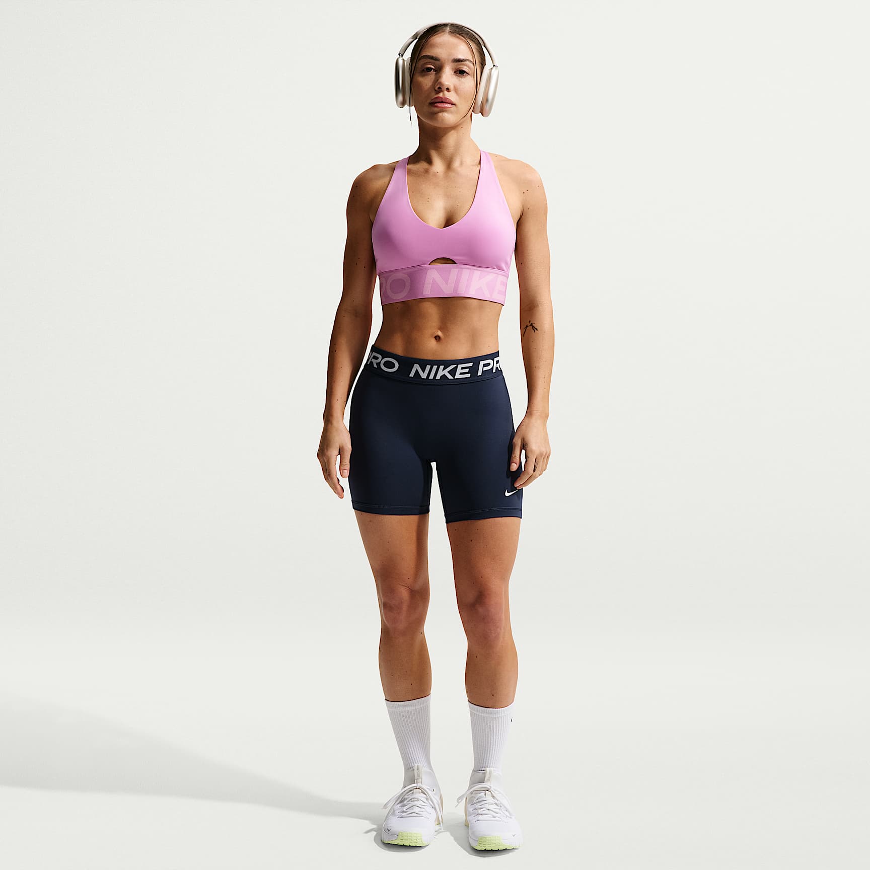 Nike Pro 365 Shorts mit mittelhohem Bund für Damen (ca. 13 cm)