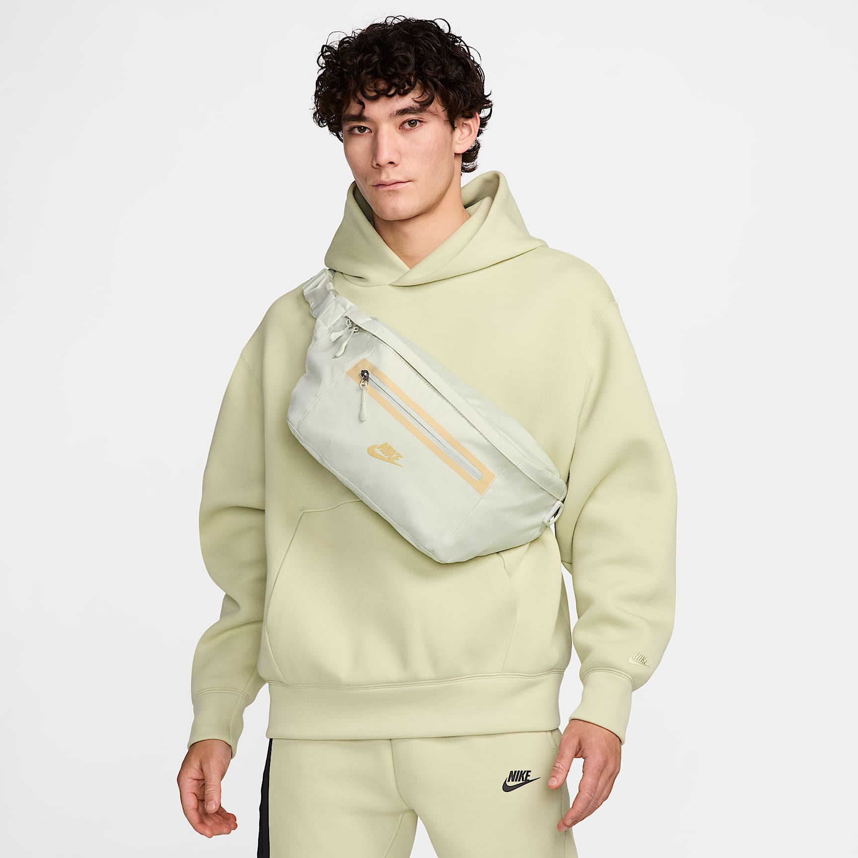 나이키 엘리멘탈 프리미엄 패니 팩(8L)