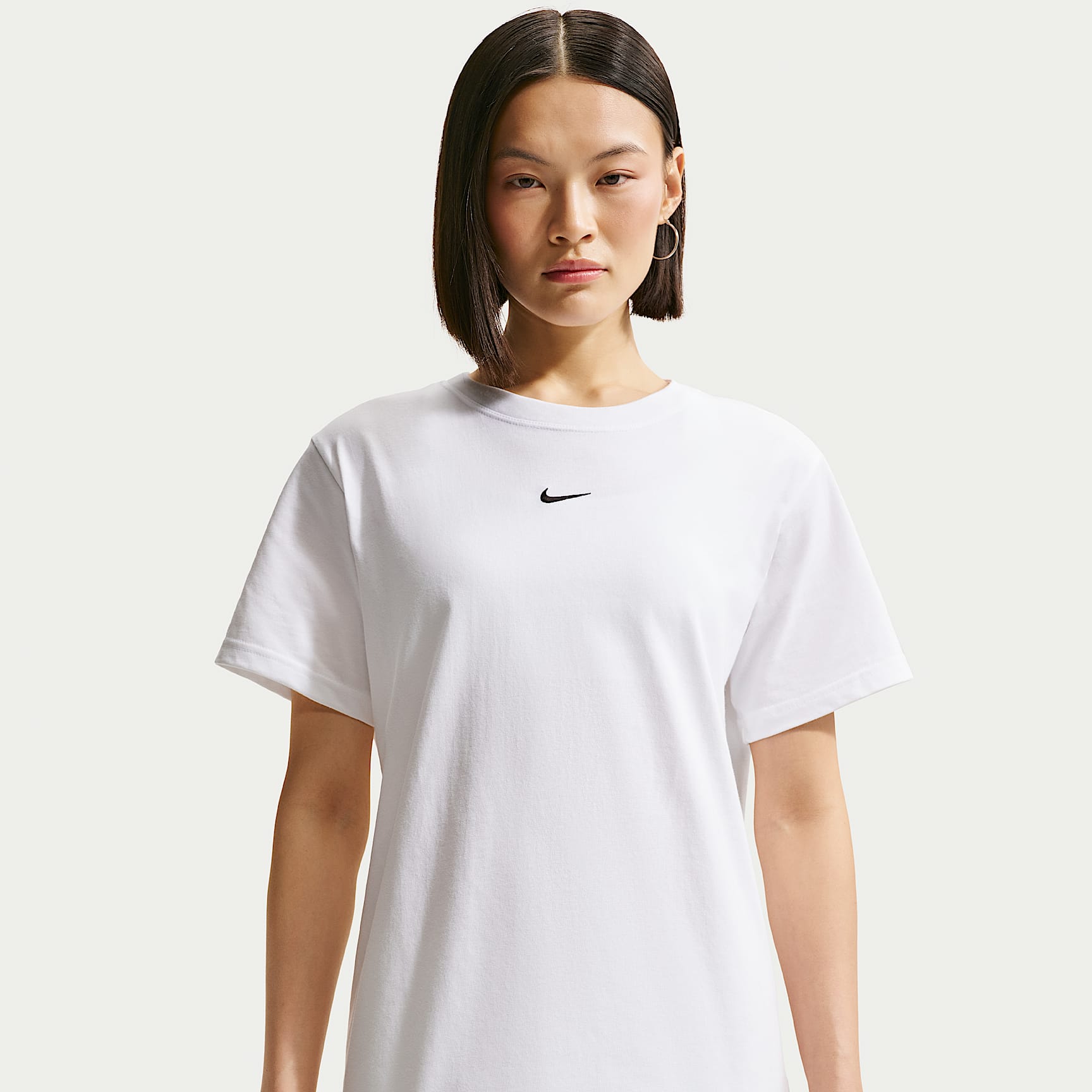 เสื้อยืดแขนสั้นทรงโอเวอร์ไซส์ผู้หญิง Nike Sportswear (พลัสไซส์)
