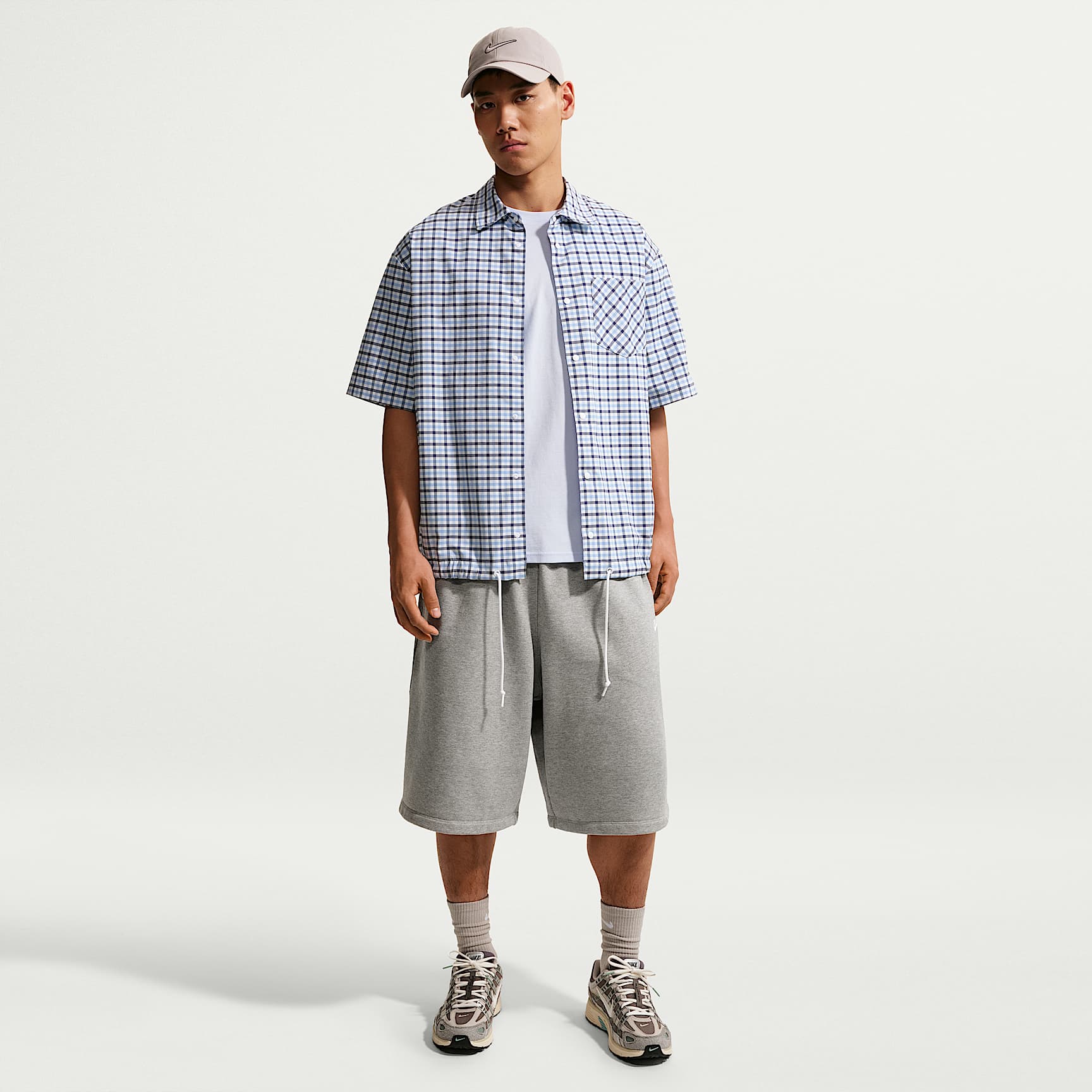 กางเกงขาสั้นผ้าเฟรนช์เทรีทรงโอเวอร์ไซส์ผู้ชาย Nike Sportswear Club