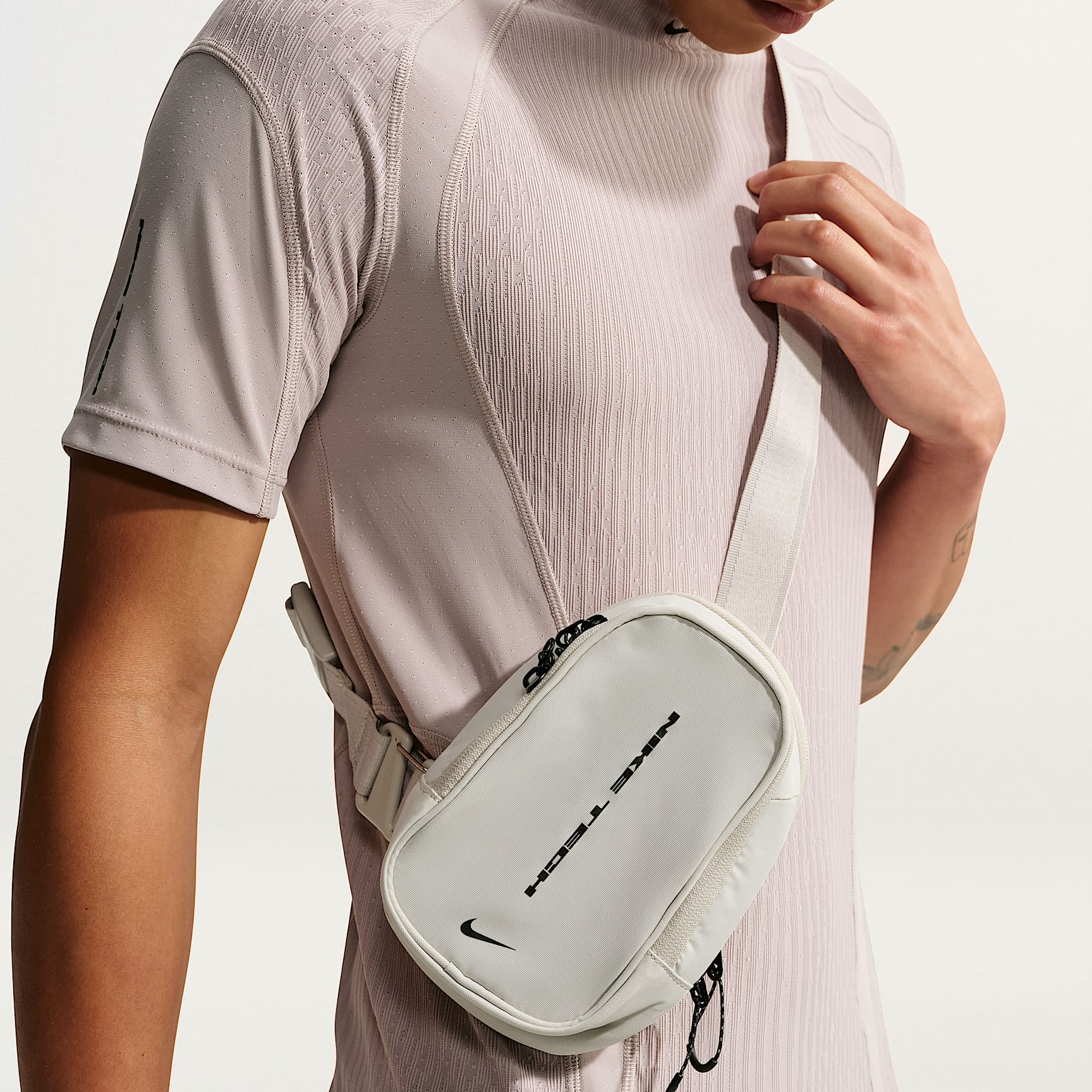 Nike Commute Nike Tech Cross-Body Bag (1L)