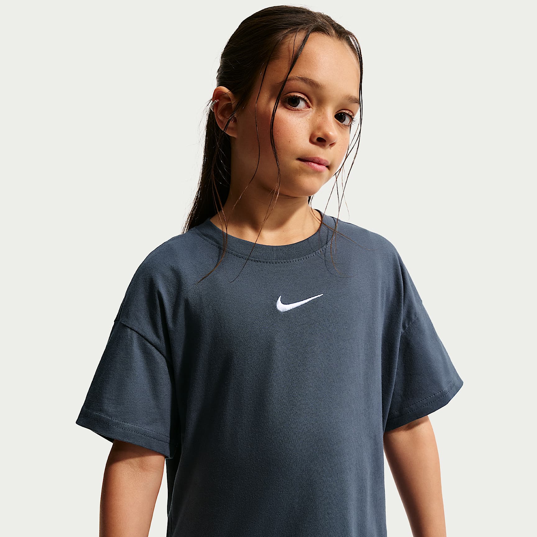 T-Shirt Nike Sportswear Essential για μεγάλα κορίτσια