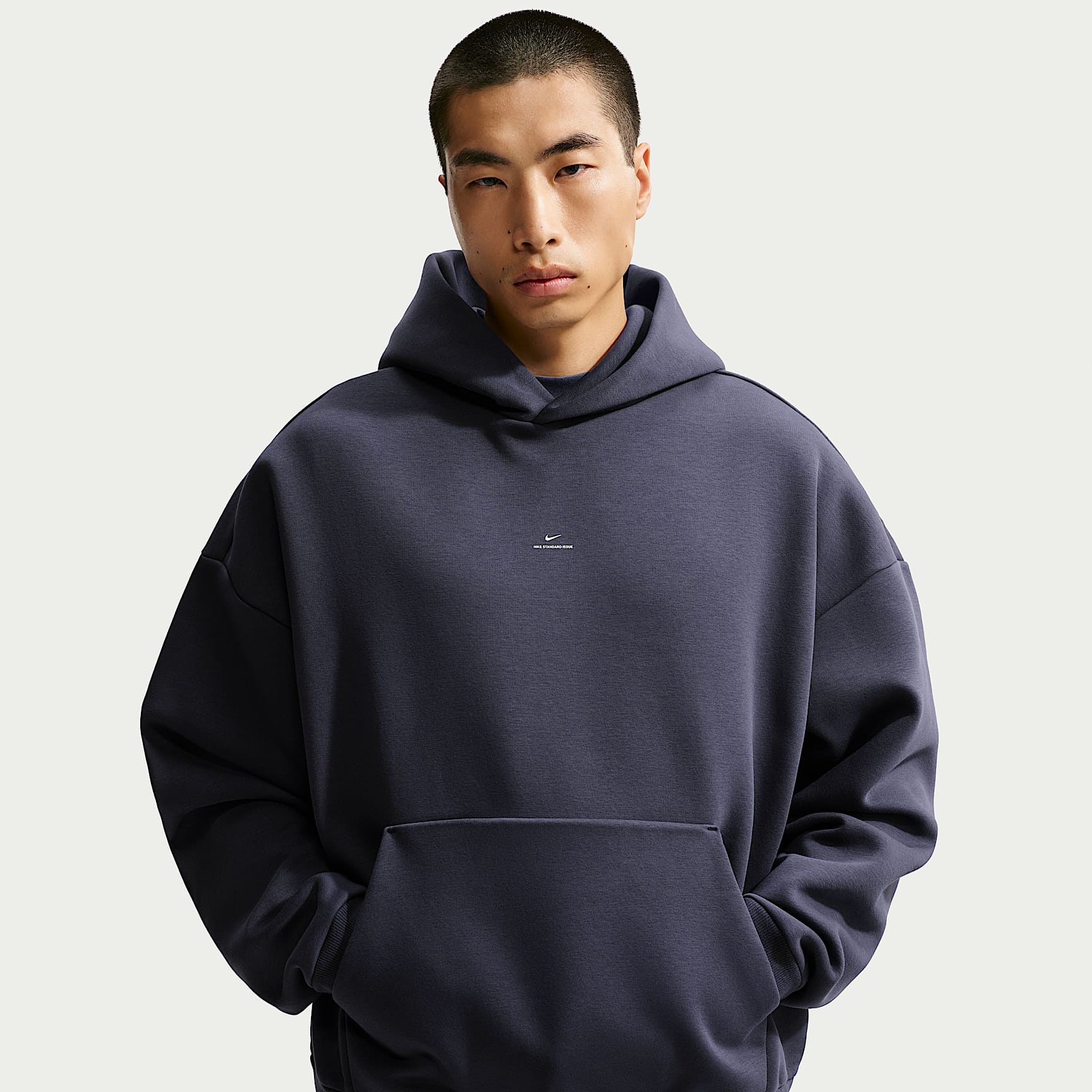 Nike Standard Issue Men's Therma-FIT Brushed Basketball Pullover Hoodie