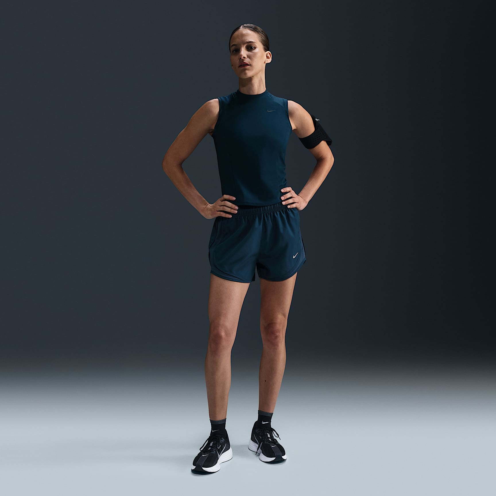 Shorts de correr Dri-FIT de tiro medio con forro de ropa interior para mujer Nike Tempo