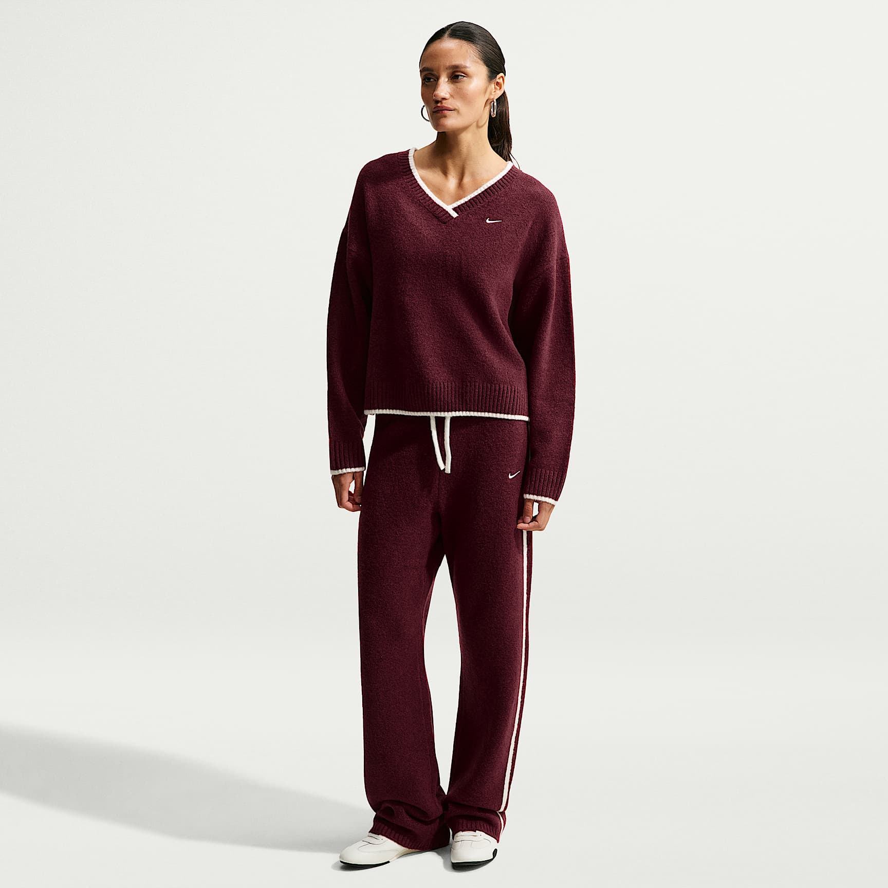Nike Sportswear Chill Knit Hose mit mittelhohem Bund (Damen)