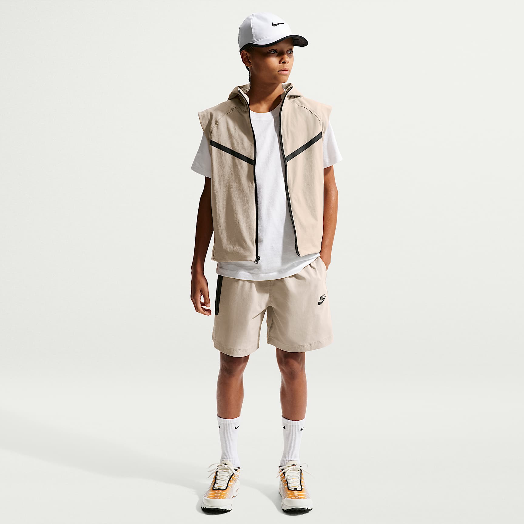 Nike Sportswear Tech Older Kids' (Boys') Woven Shorts