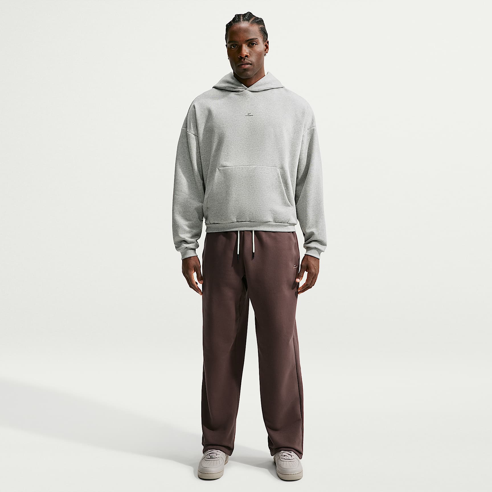 Pants de básquetbol Therma-FIT cepillados con dobladillo abierto para hombre Nike Standard Issue