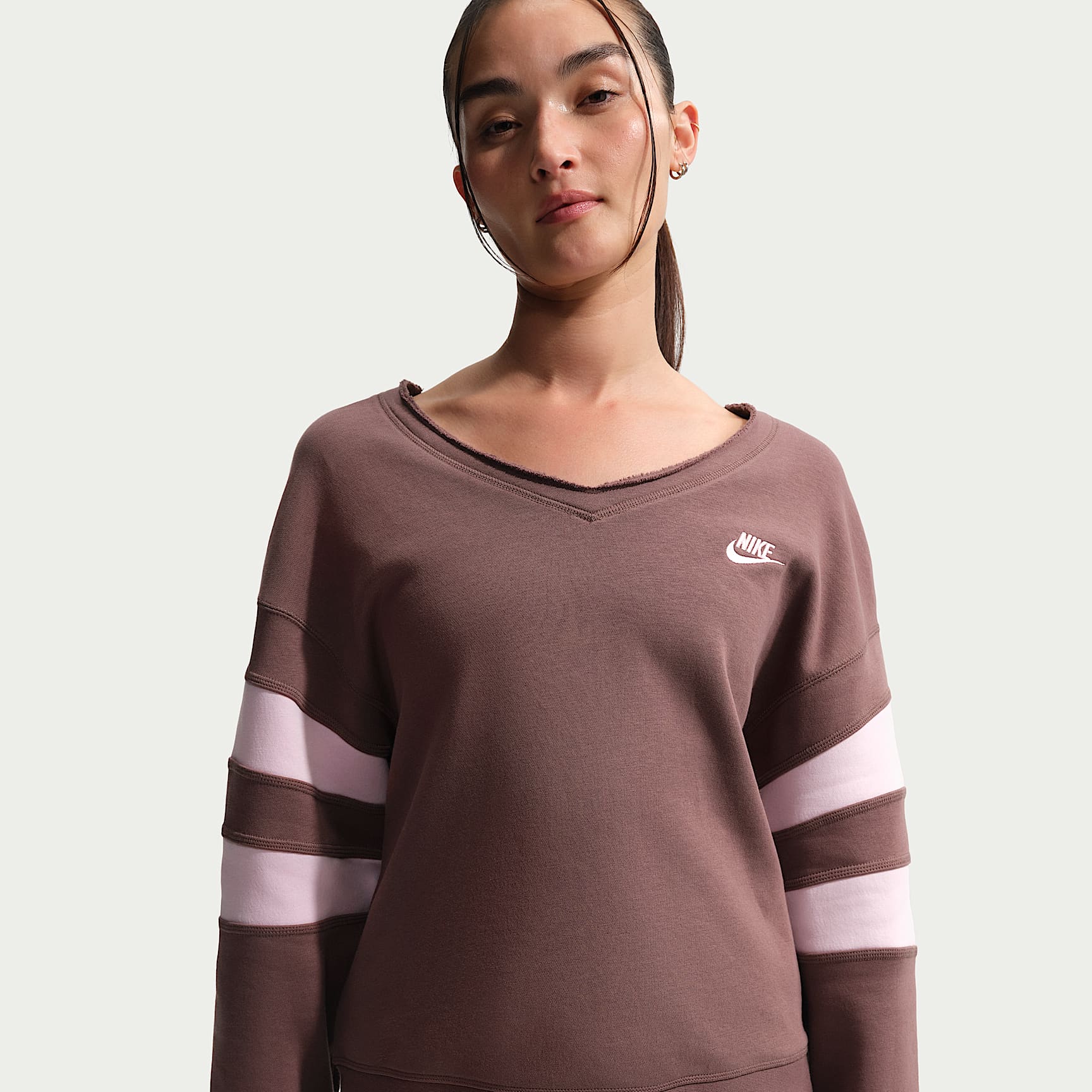 나이키 스포츠웨어 클럽 플리스 여성 오버사이즈 브이넥 스웻셔츠