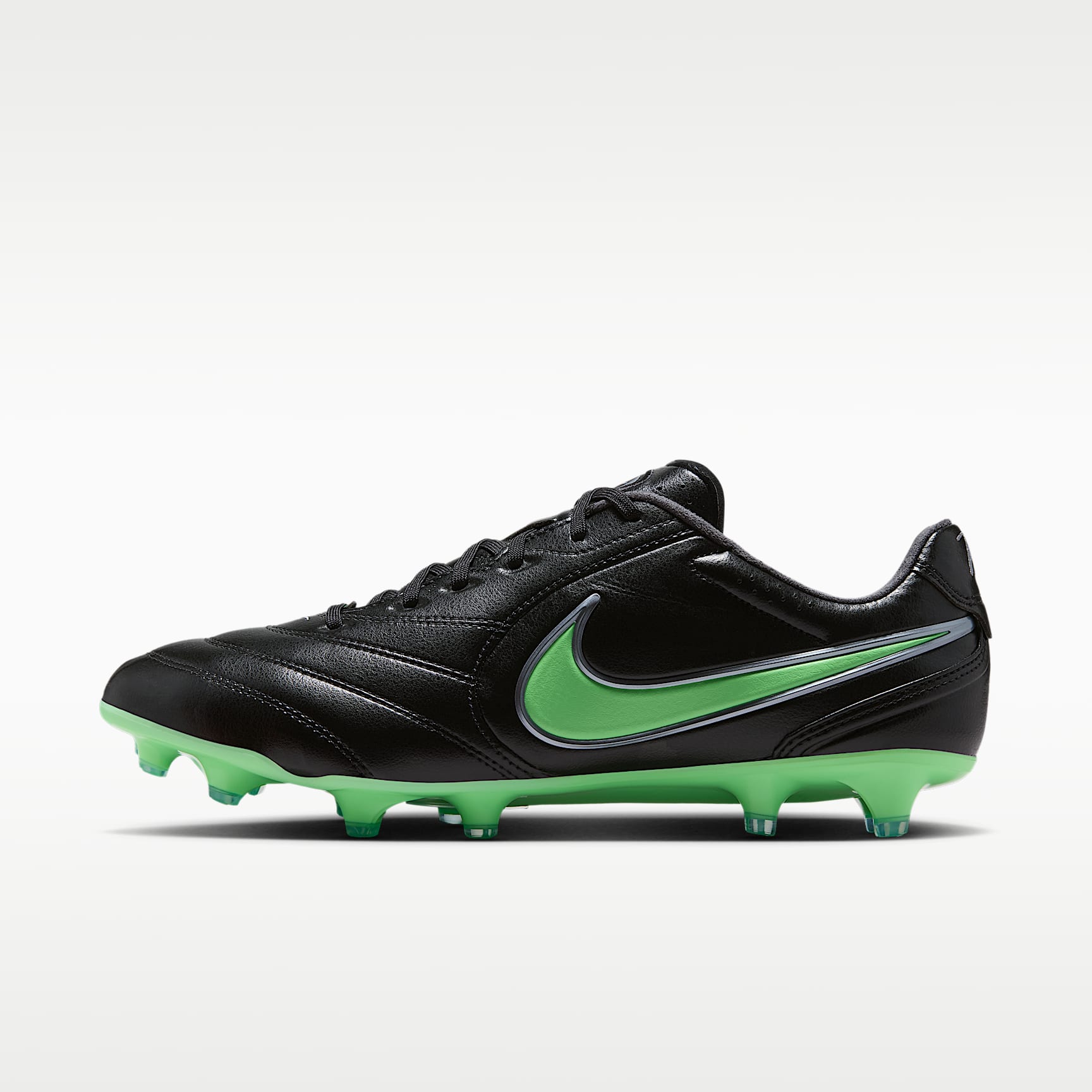 Tacos de fútbol de corte low Nike Tiempo Ligera Pro para terreno firme