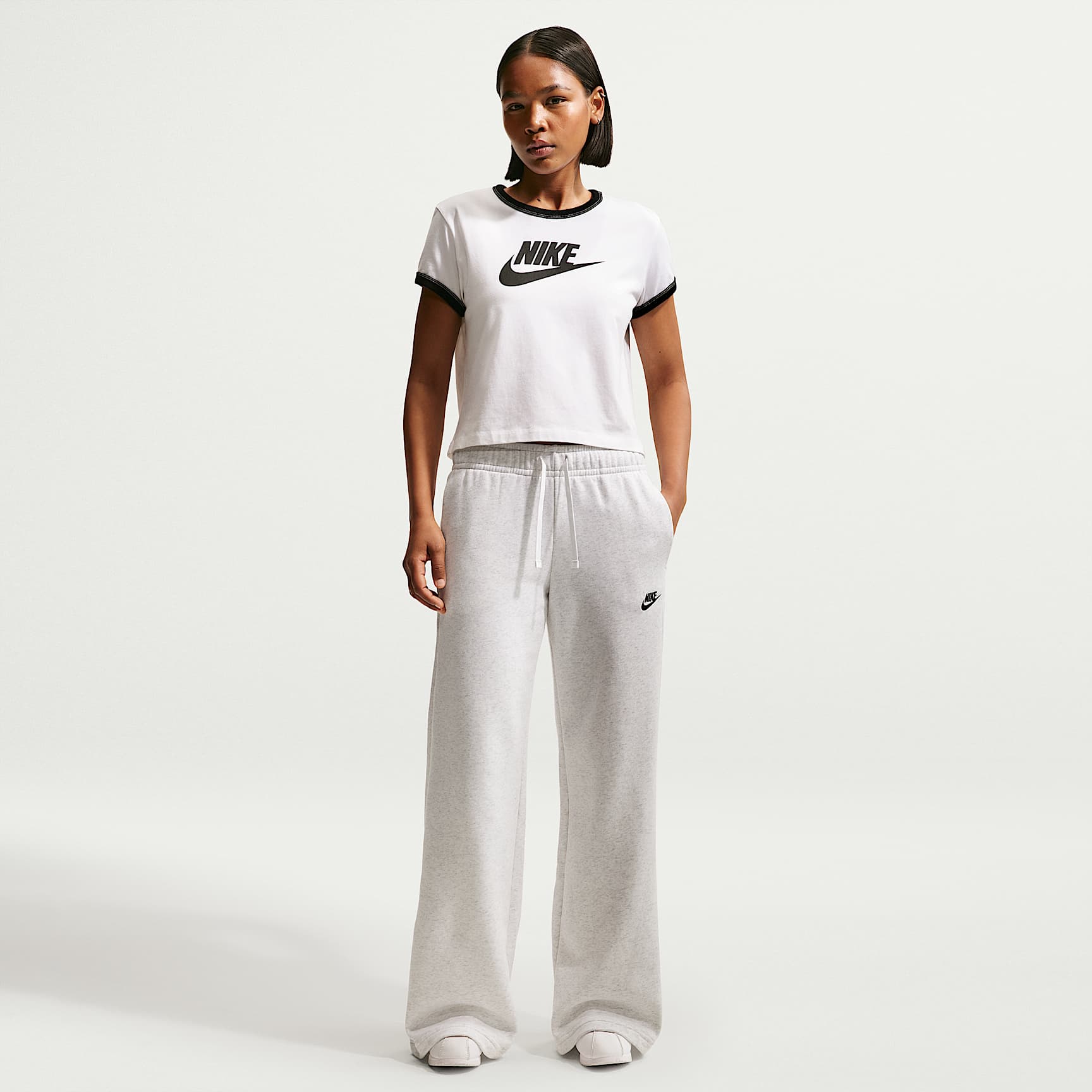 Nike Sportswear Club Fleece Women's Mid-Rise Wide-Leg Sweatpants