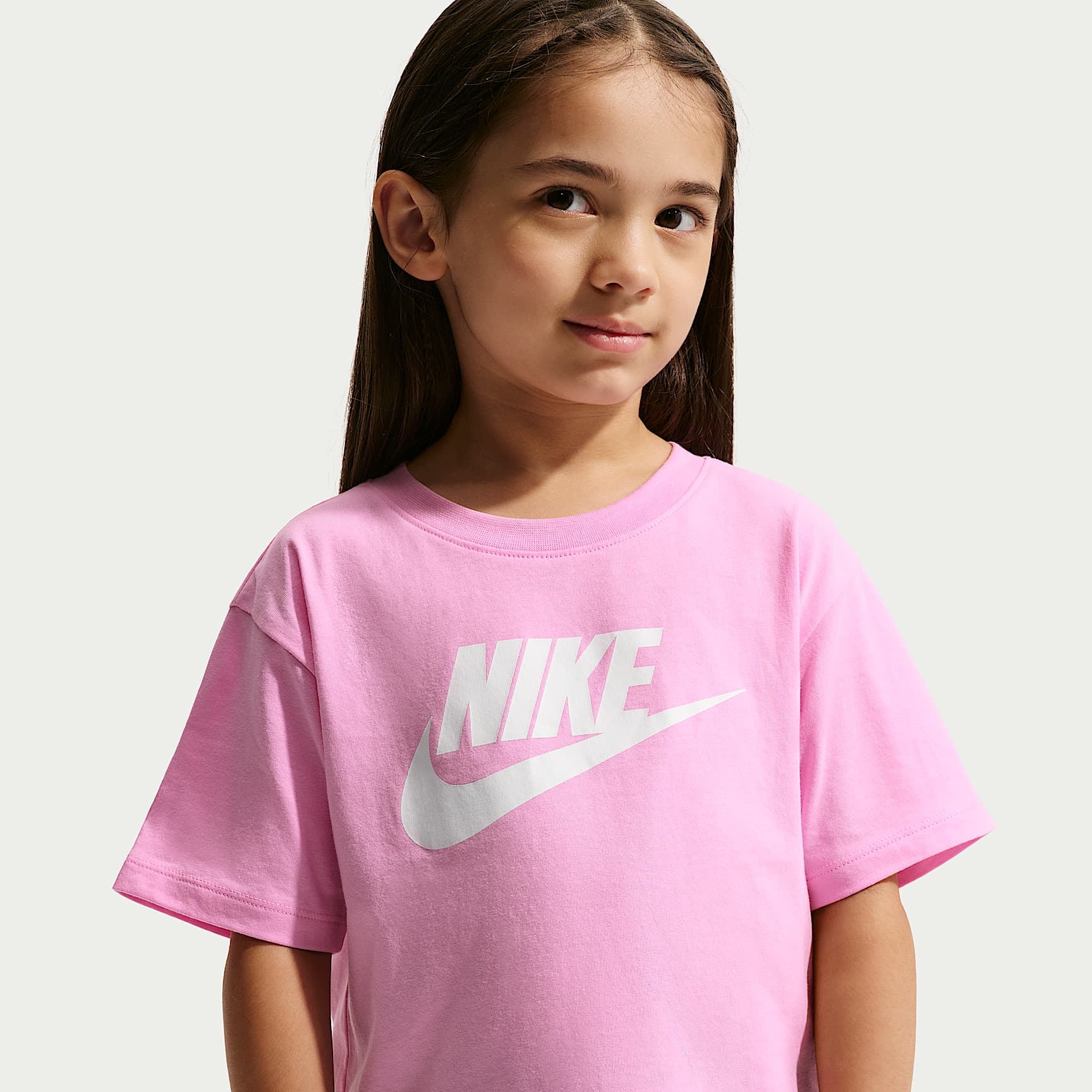 Playera Club Boxy para niños talla pequeña Nike