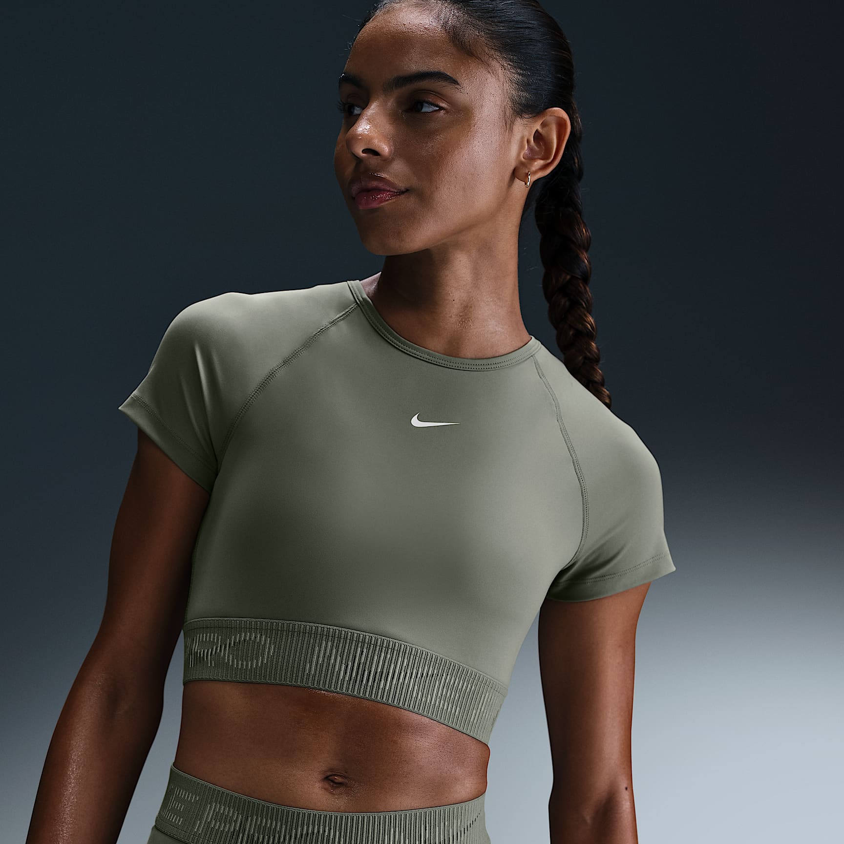 Nike Pro Women's Dri-FIT Short-Sleeve Cropped Graphic Top