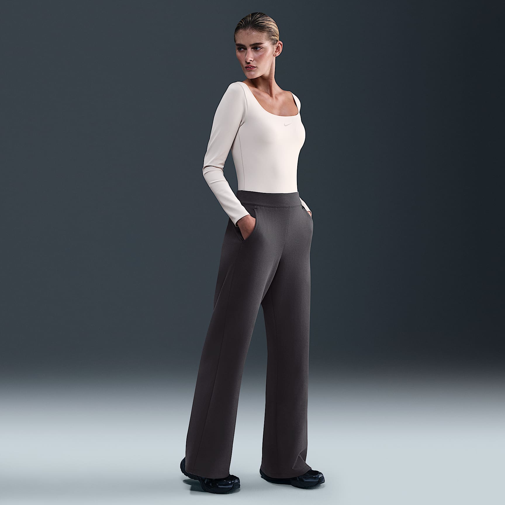 Nike 24.7 ImpossiblySoft Women's Dri-FIT High-Waisted Loose Flared Trousers